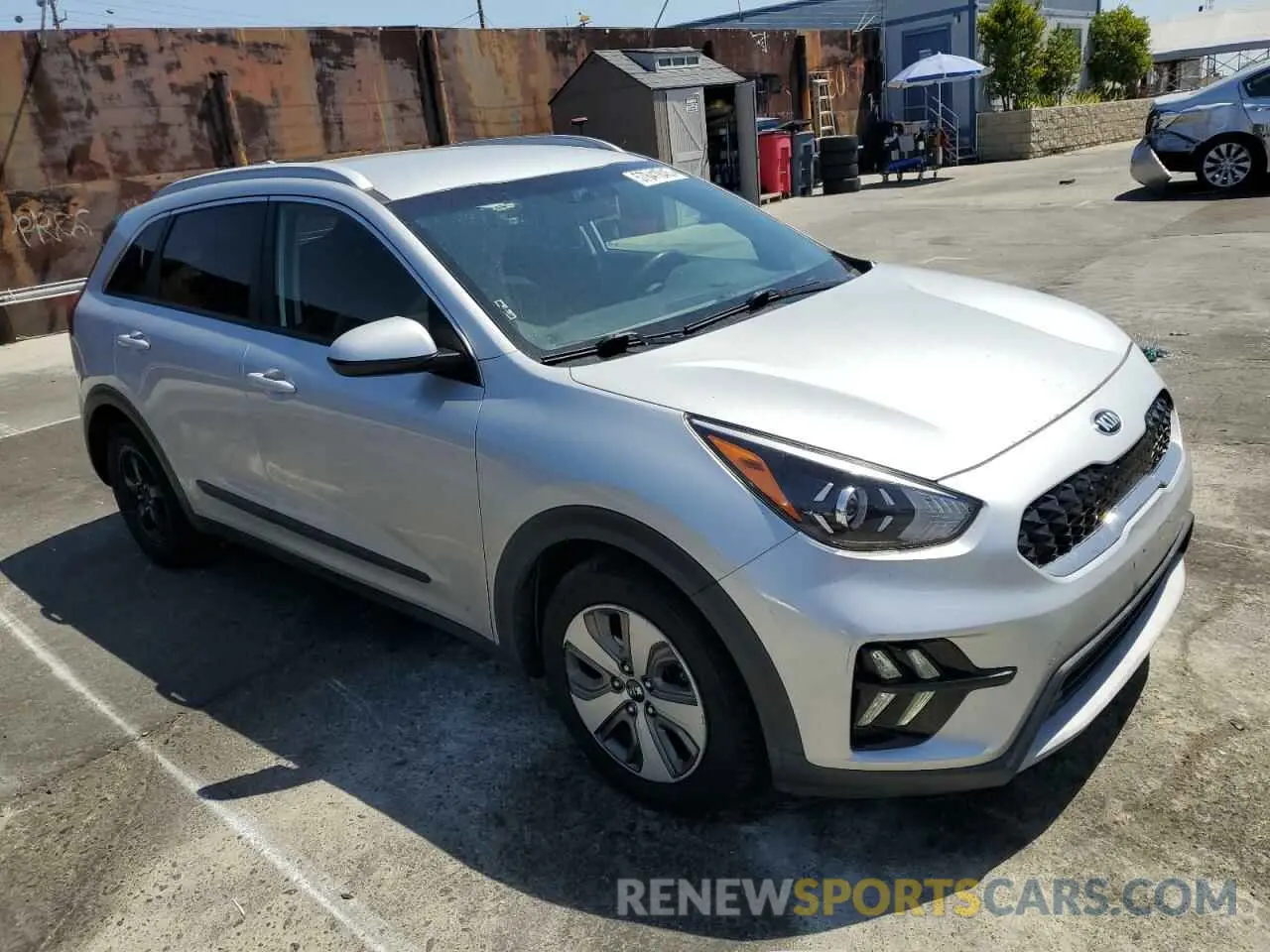 4 Photograph of a damaged car KNDCB3LC2L5397412 KIA NIRO 2020