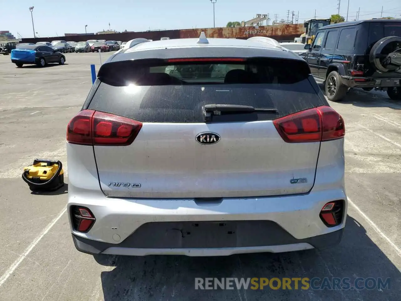 6 Photograph of a damaged car KNDCB3LC2L5397412 KIA NIRO 2020