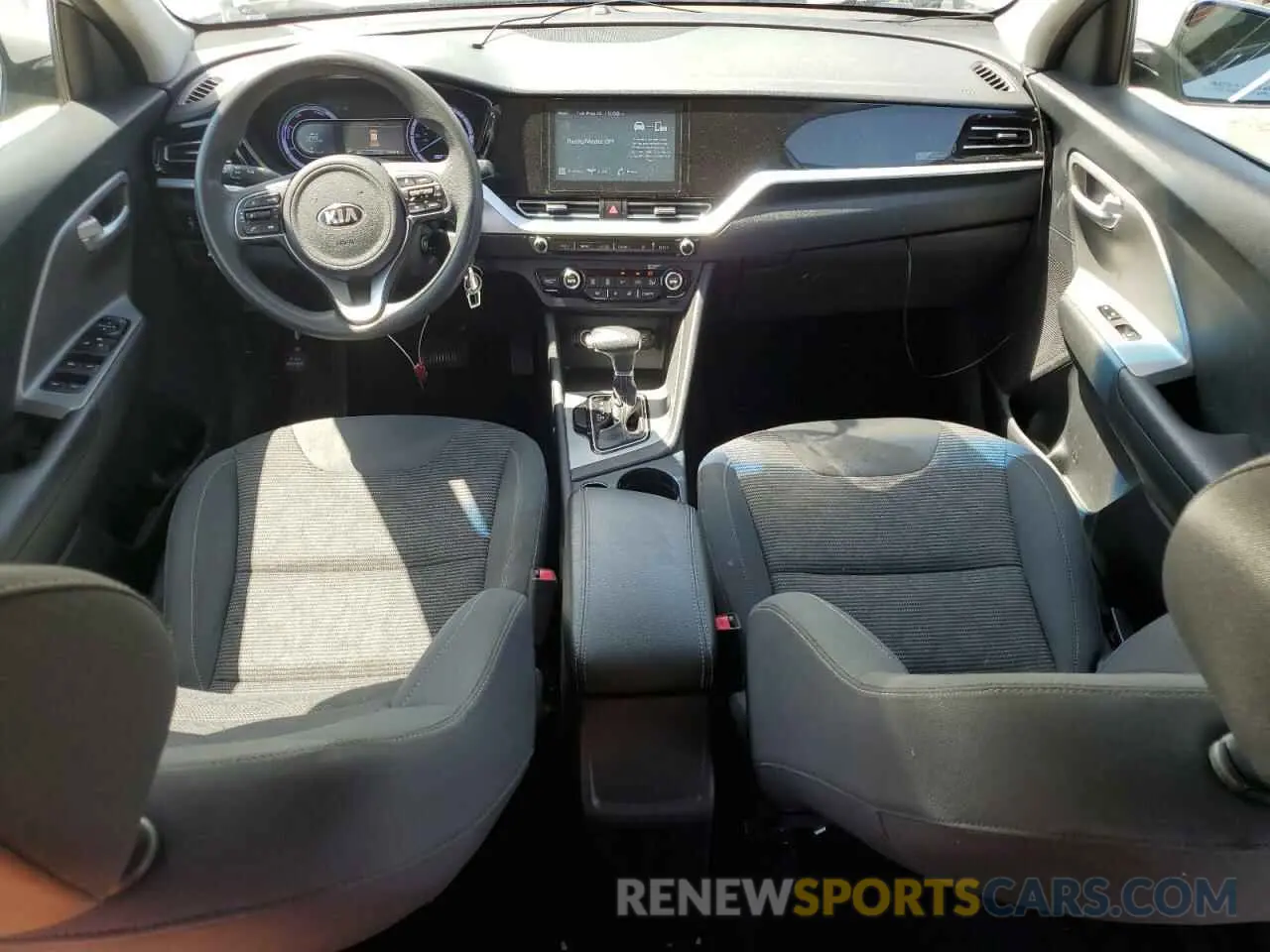 8 Photograph of a damaged car KNDCB3LC2L5397412 KIA NIRO 2020