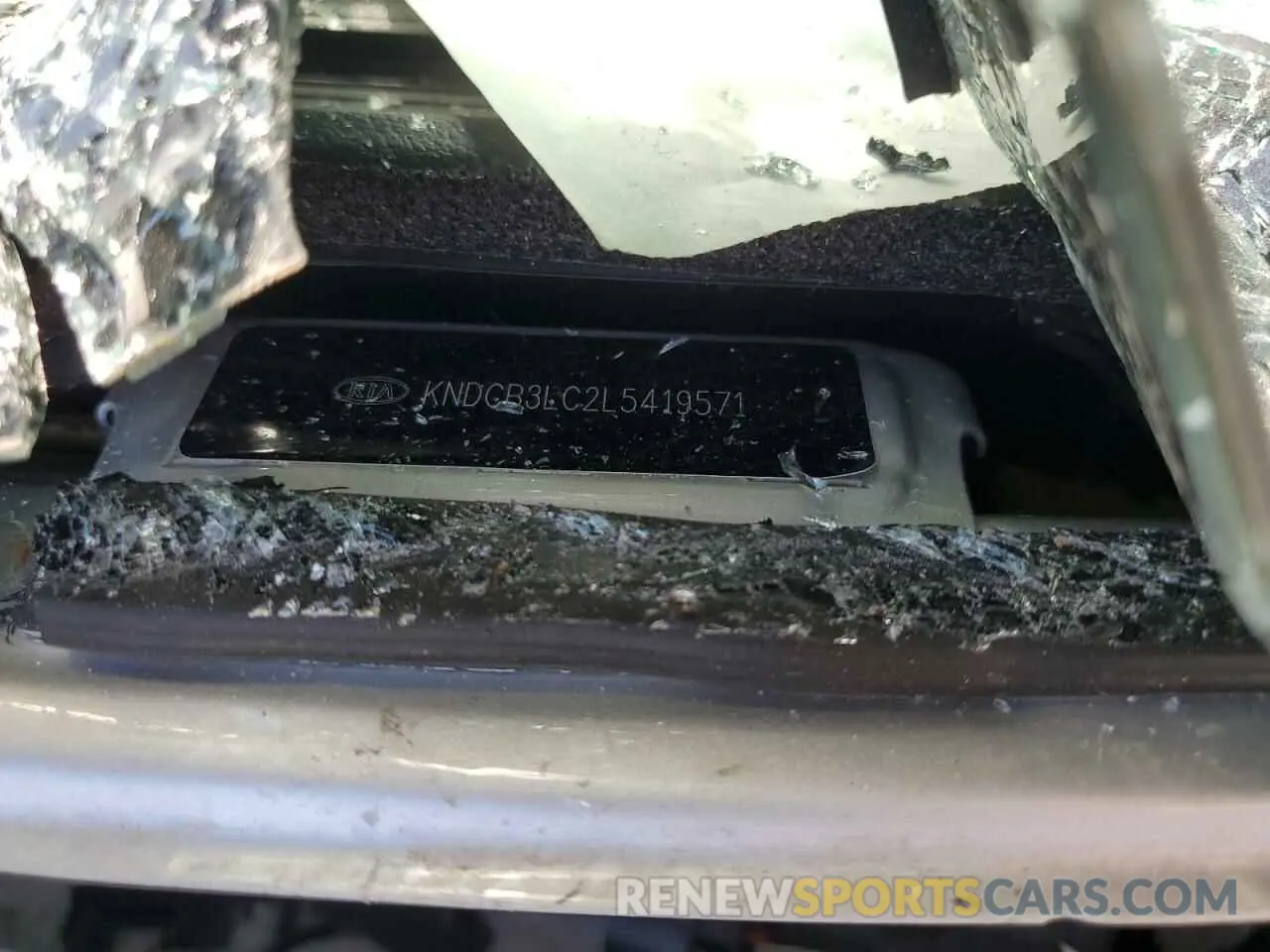 12 Photograph of a damaged car KNDCB3LC2L5419571 KIA NIRO 2020