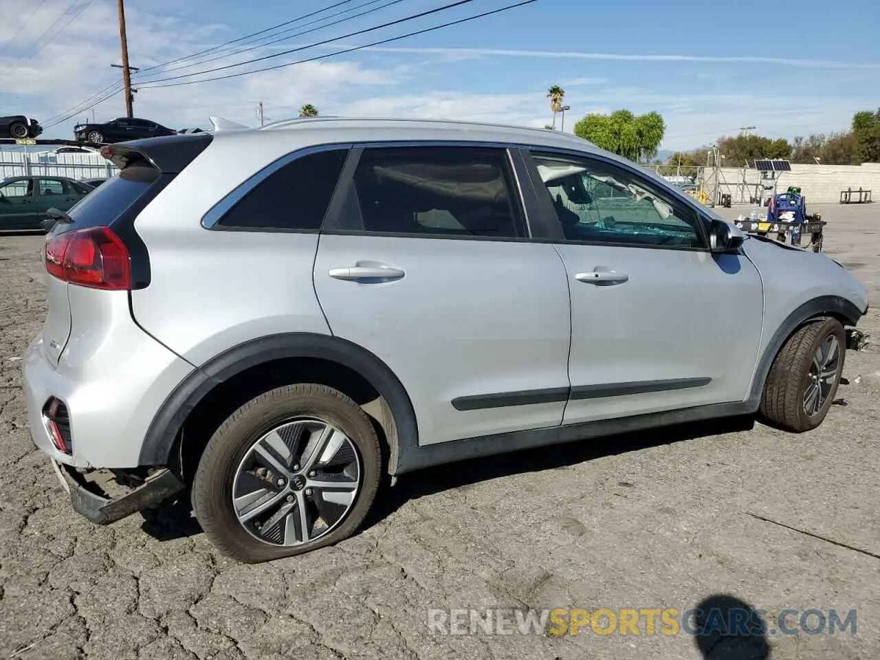 3 Photograph of a damaged car KNDCB3LC2L5419571 KIA NIRO 2020