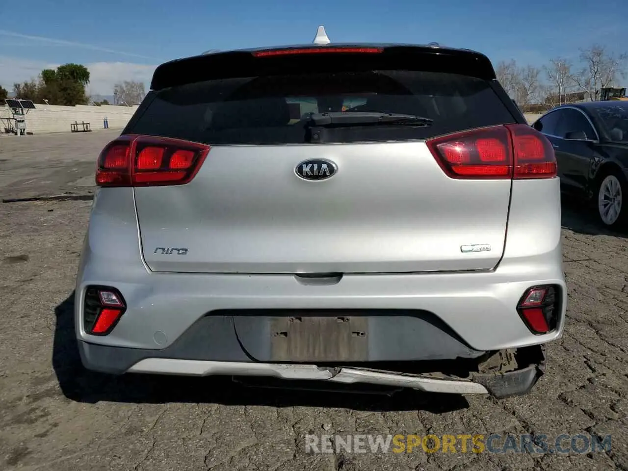 6 Photograph of a damaged car KNDCB3LC2L5419571 KIA NIRO 2020