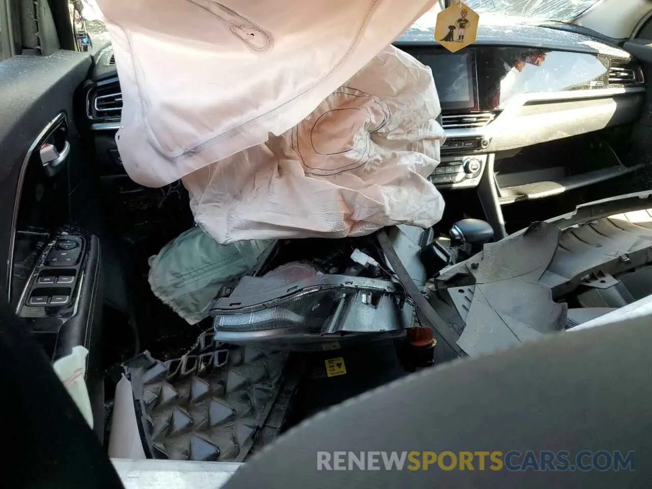 8 Photograph of a damaged car KNDCB3LC2L5419571 KIA NIRO 2020