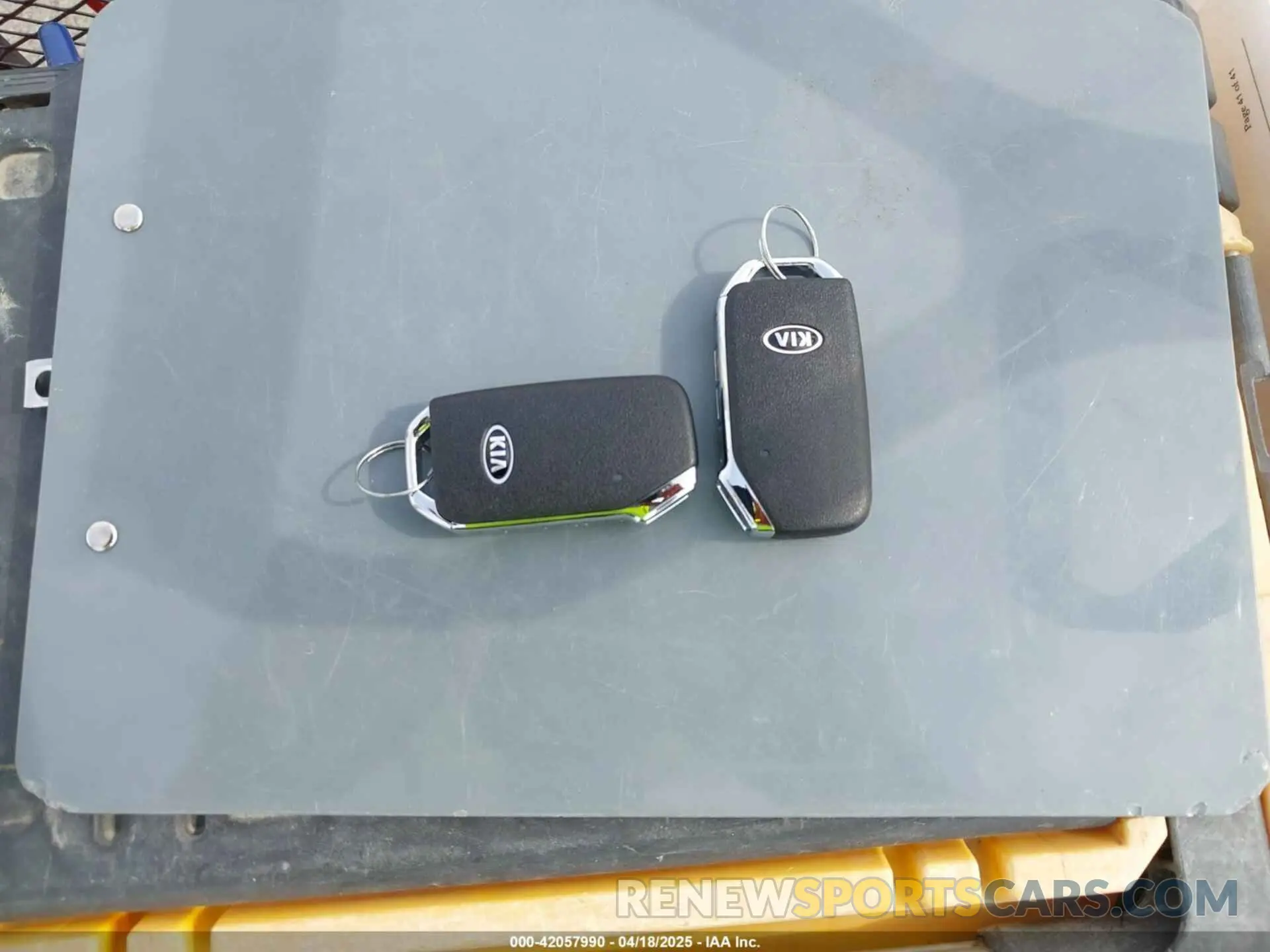 11 Photograph of a damaged car KNDCB3LC2L5420378 KIA NIRO 2020