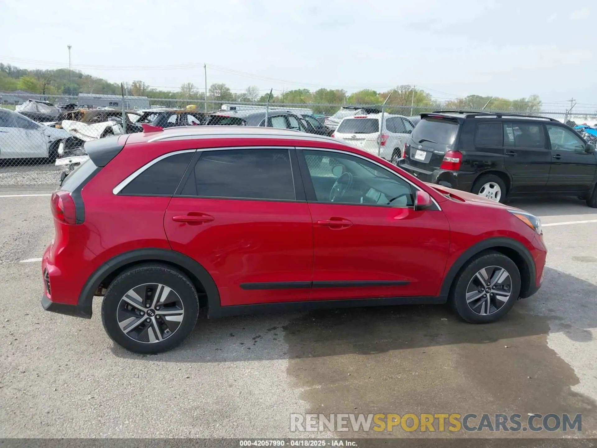 13 Photograph of a damaged car KNDCB3LC2L5420378 KIA NIRO 2020