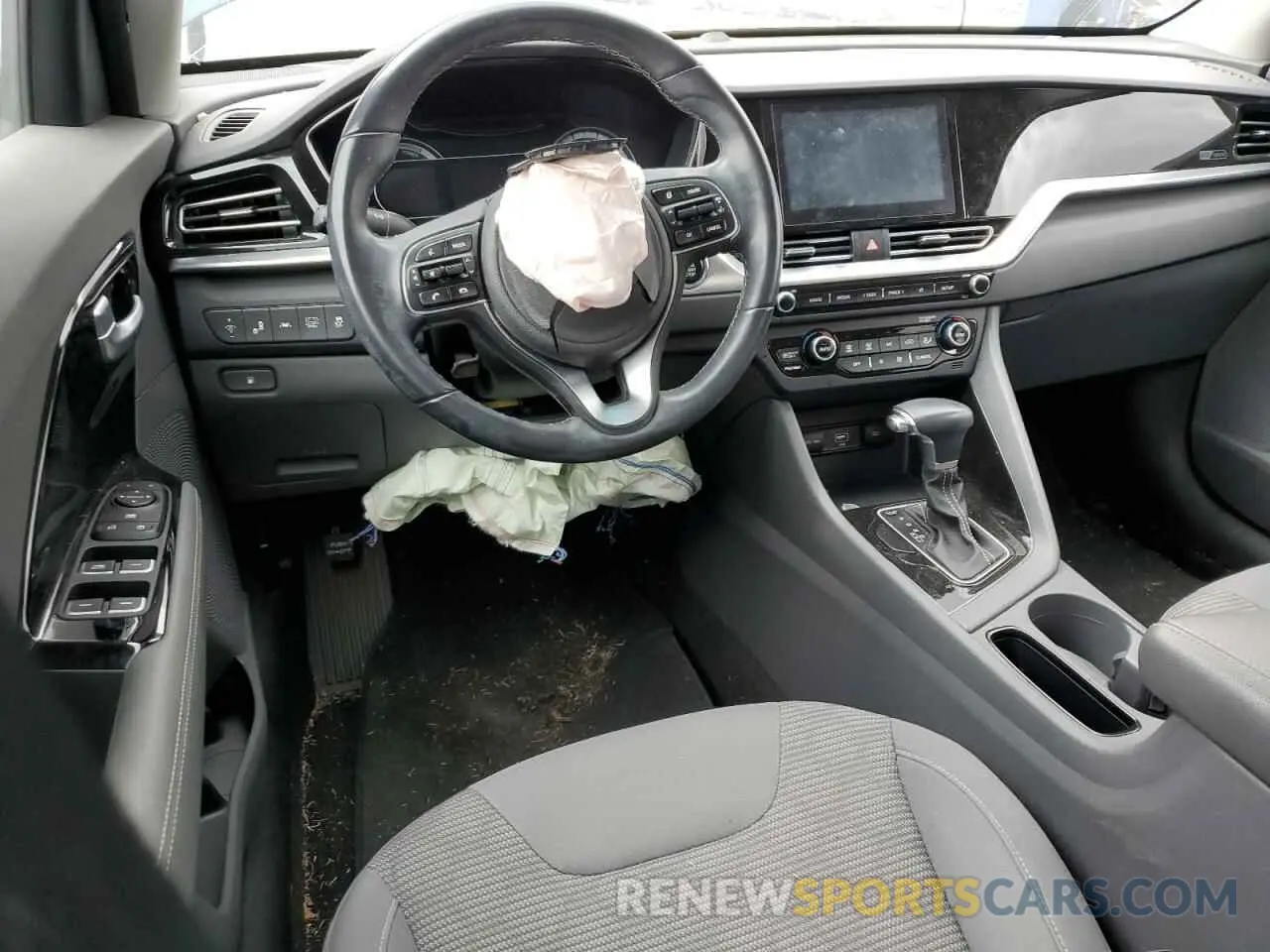 8 Photograph of a damaged car KNDCB3LC2L5435141 KIA NIRO 2020