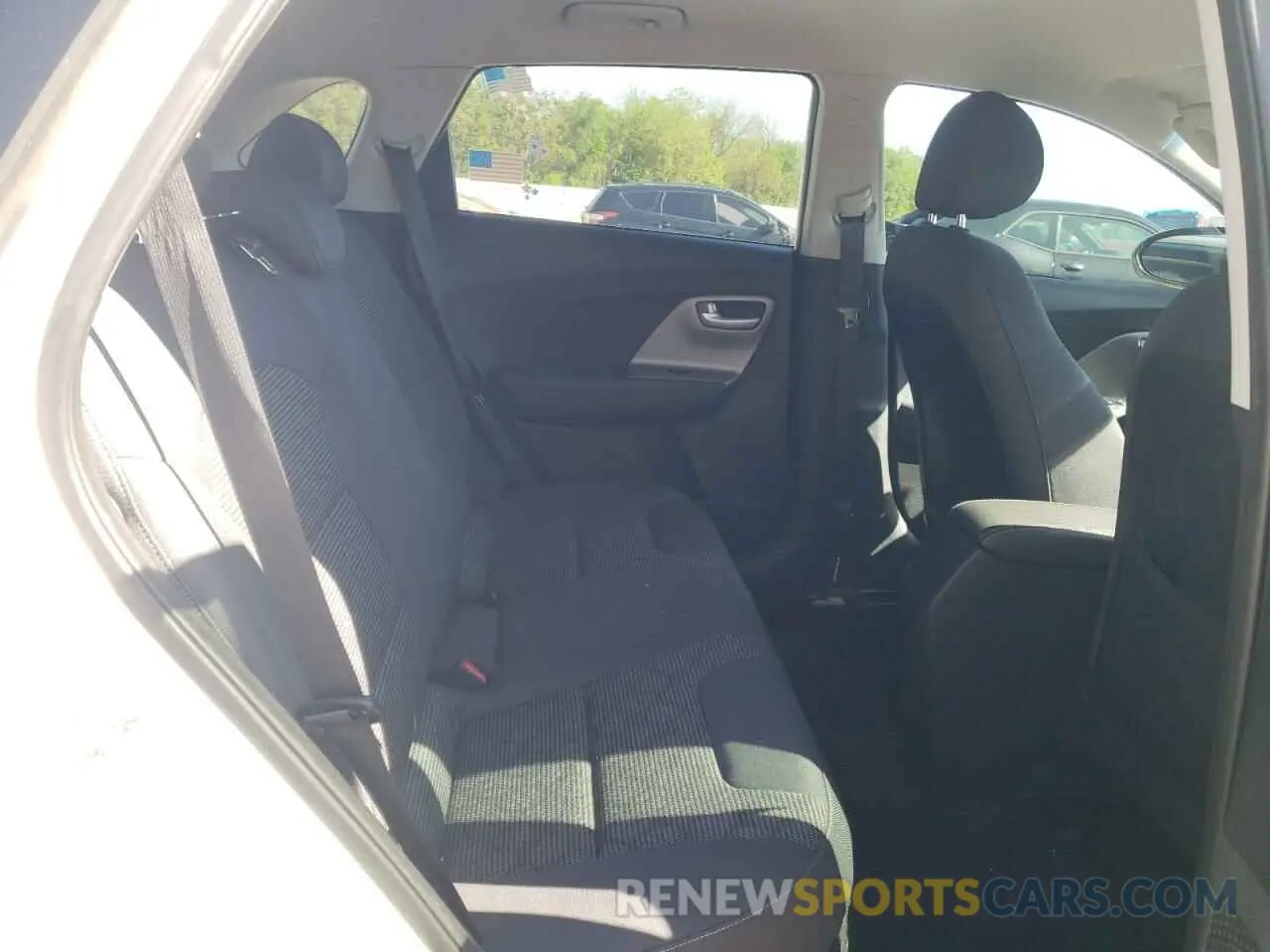 11 Photograph of a damaged car KNDCB3LC3L5369621 KIA NIRO 2020