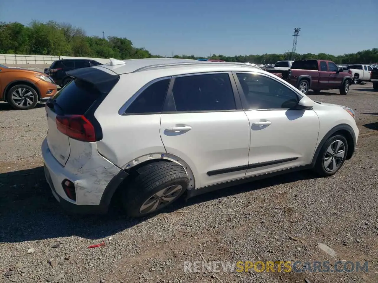 3 Photograph of a damaged car KNDCB3LC3L5369621 KIA NIRO 2020