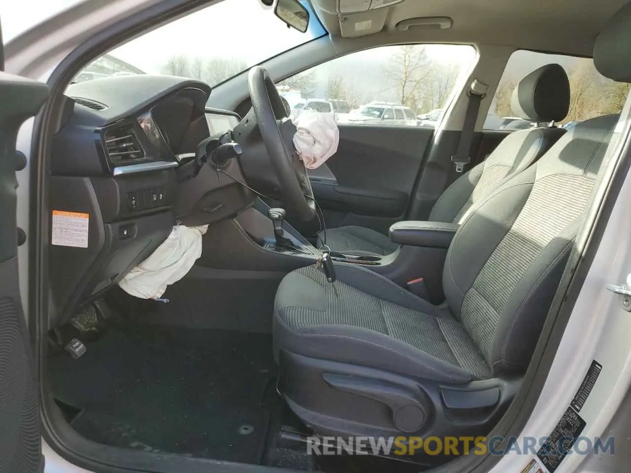 7 Photograph of a damaged car KNDCB3LC3L5395409 KIA NIRO 2020