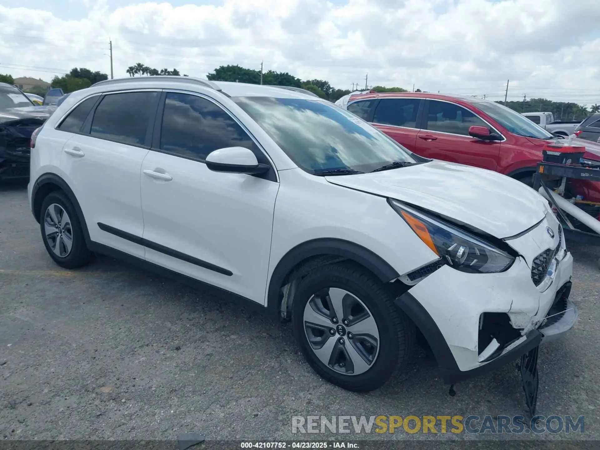 1 Photograph of a damaged car KNDCB3LC3L5423810 KIA NIRO 2020