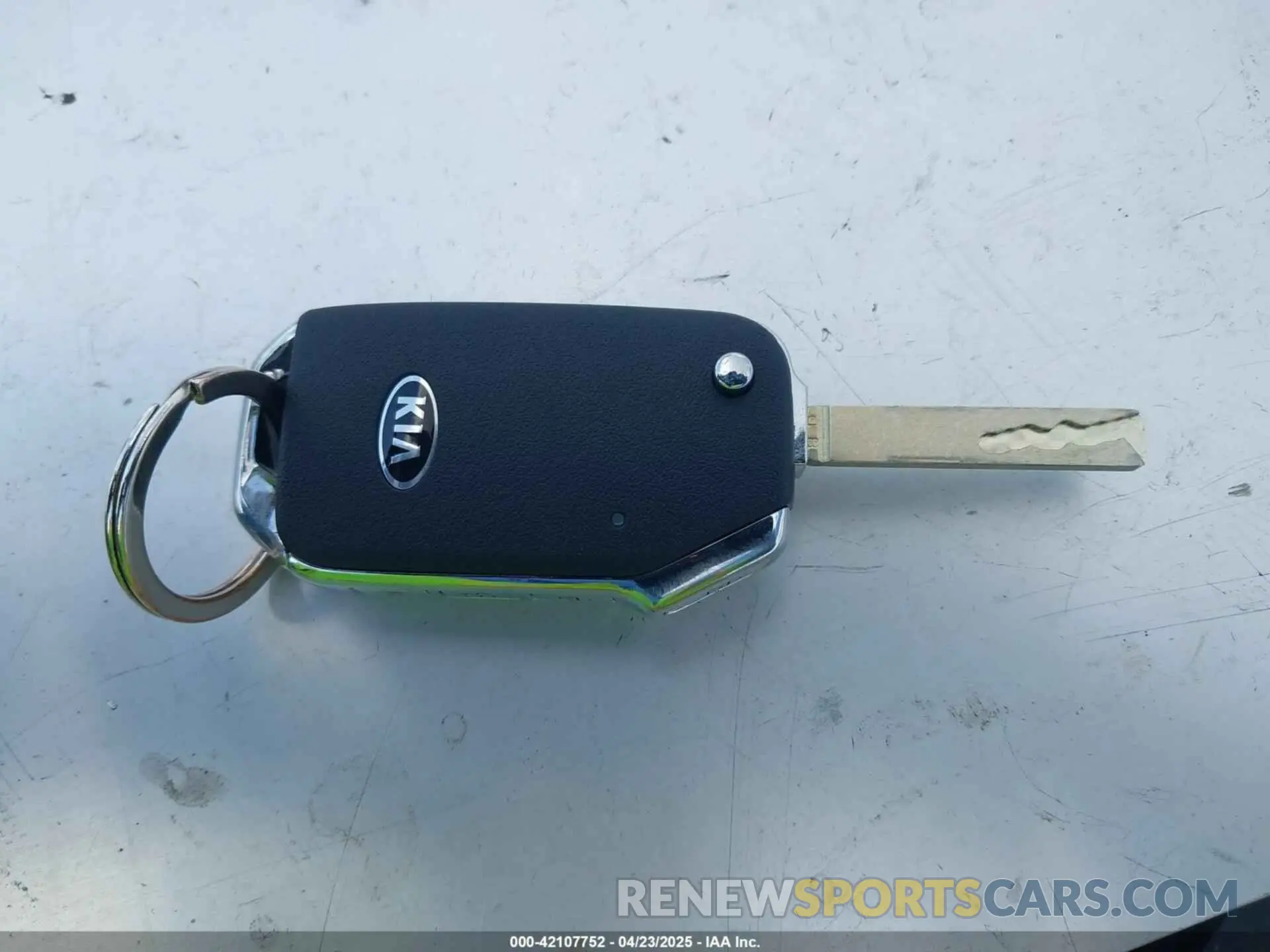 11 Photograph of a damaged car KNDCB3LC3L5423810 KIA NIRO 2020