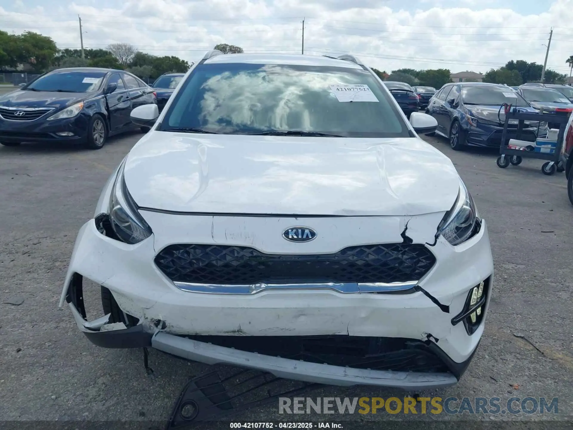 12 Photograph of a damaged car KNDCB3LC3L5423810 KIA NIRO 2020