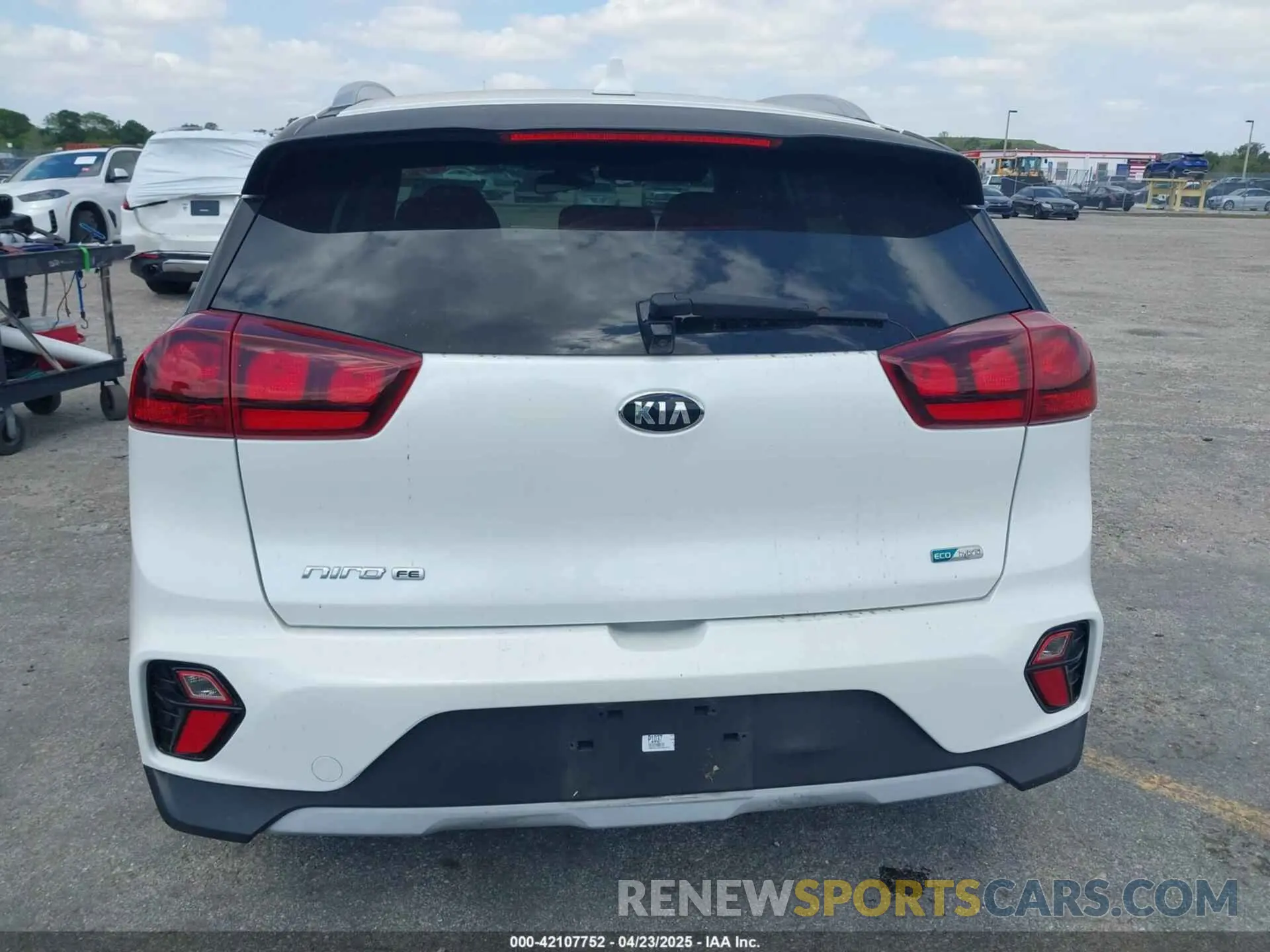 16 Photograph of a damaged car KNDCB3LC3L5423810 KIA NIRO 2020