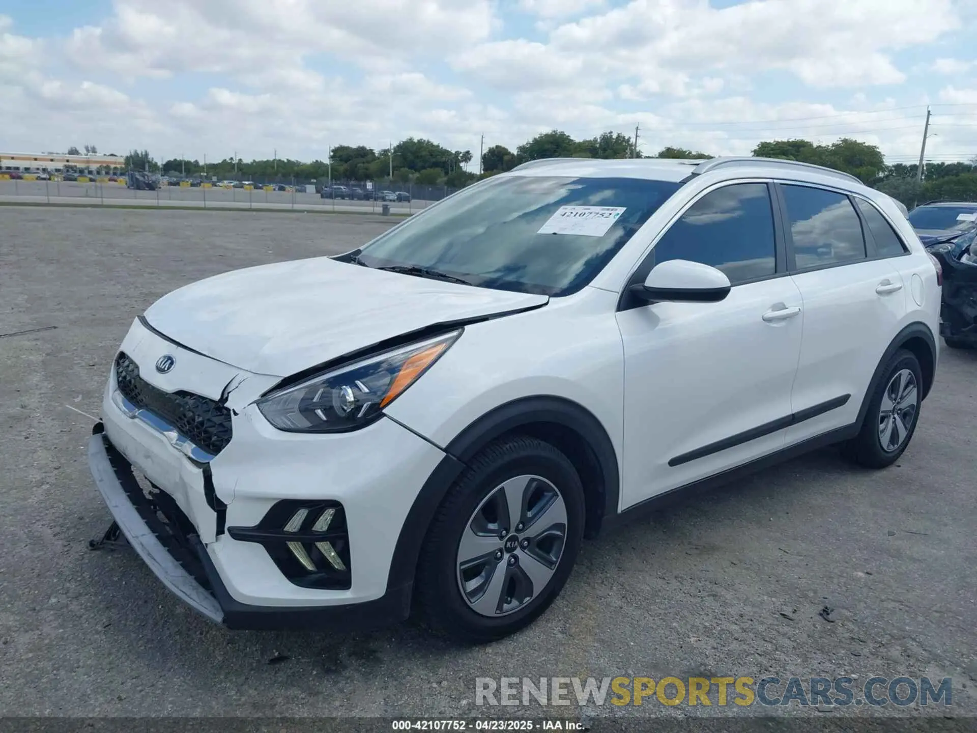 2 Photograph of a damaged car KNDCB3LC3L5423810 KIA NIRO 2020