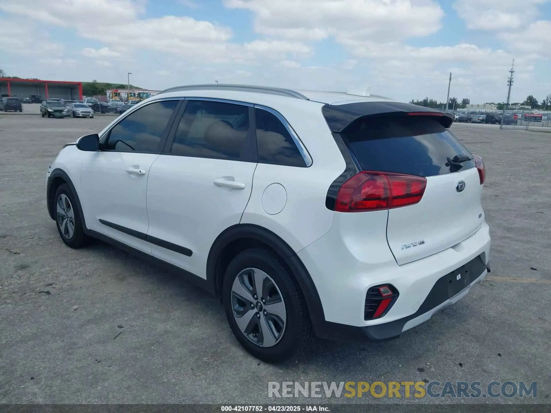 3 Photograph of a damaged car KNDCB3LC3L5423810 KIA NIRO 2020