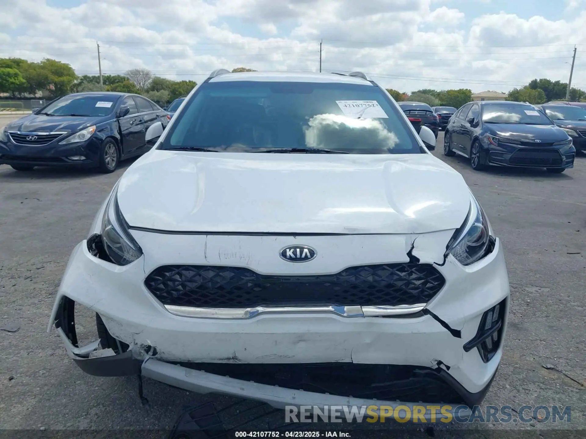 6 Photograph of a damaged car KNDCB3LC3L5423810 KIA NIRO 2020