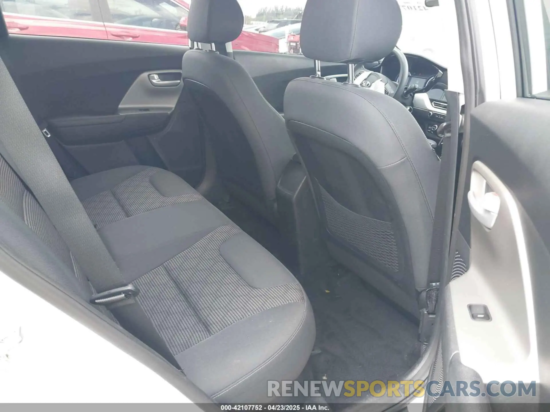 8 Photograph of a damaged car KNDCB3LC3L5423810 KIA NIRO 2020