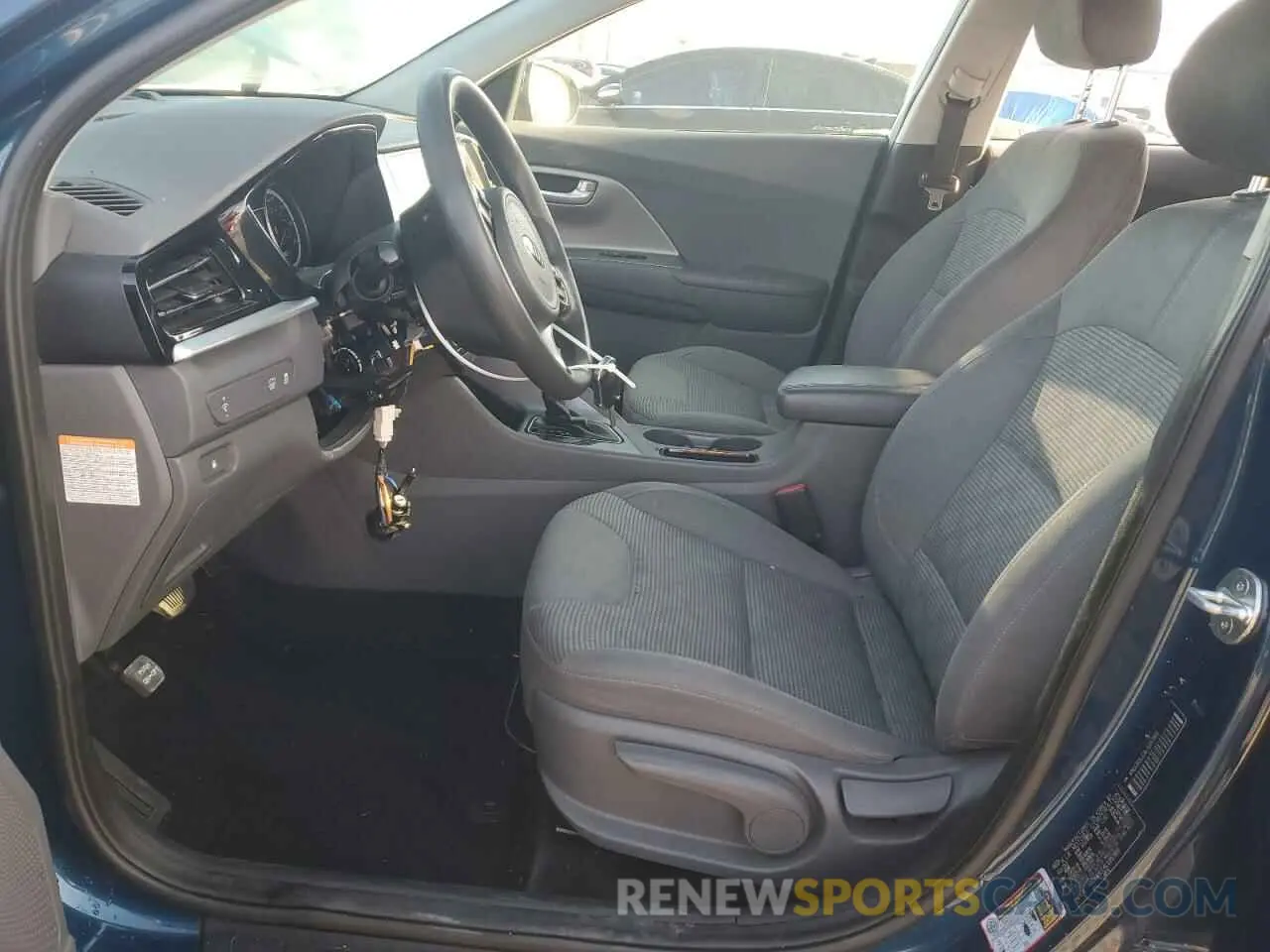 7 Photograph of a damaged car KNDCB3LC4L5397881 KIA NIRO 2020