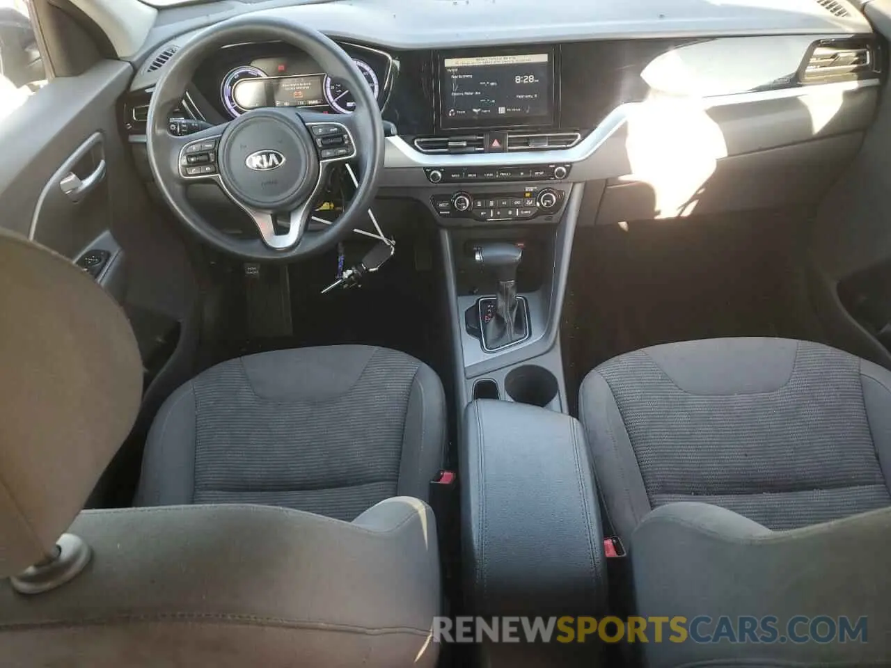 8 Photograph of a damaged car KNDCB3LC4L5397881 KIA NIRO 2020