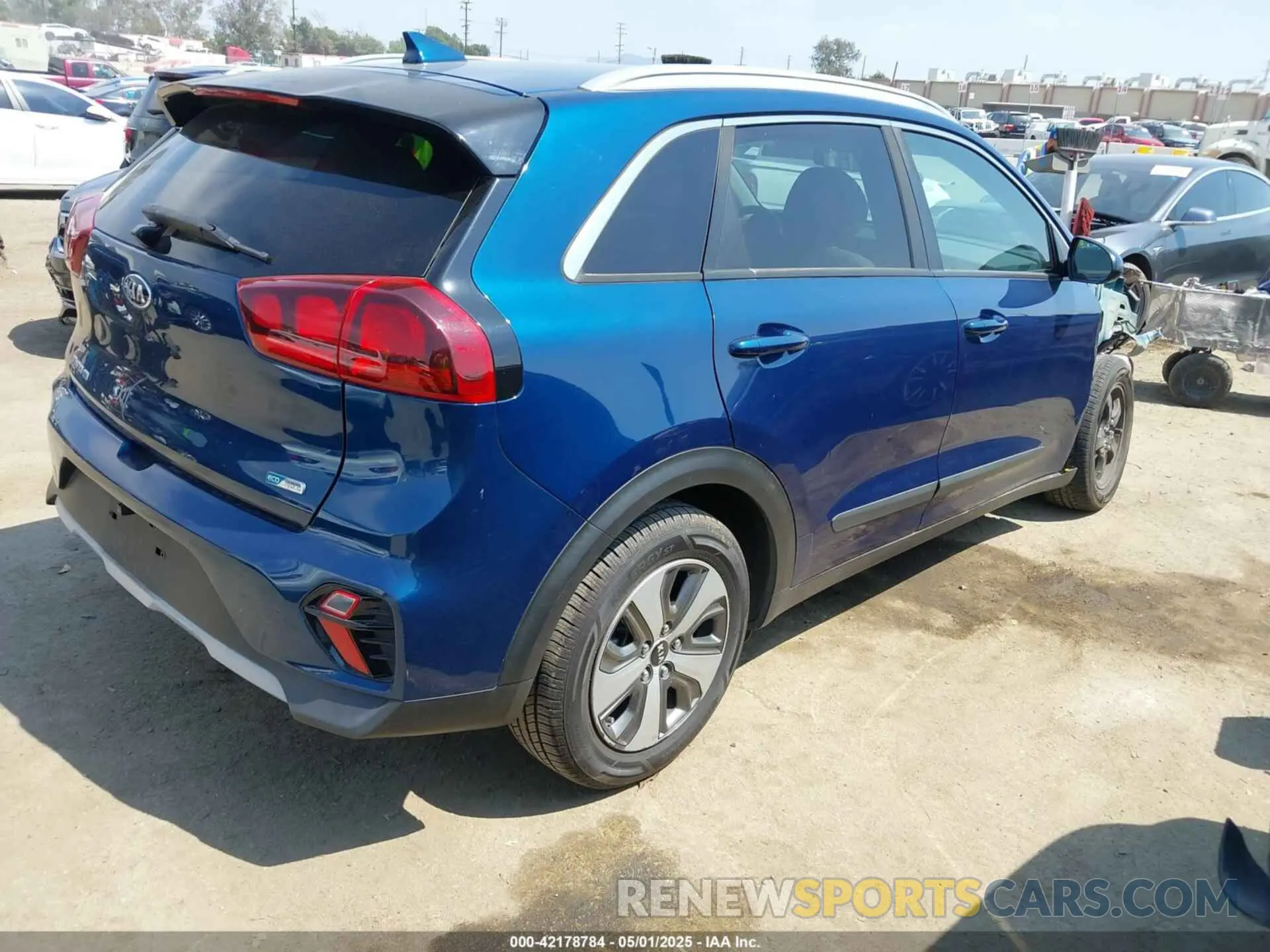 4 Photograph of a damaged car KNDCB3LC4L5398318 KIA NIRO 2020