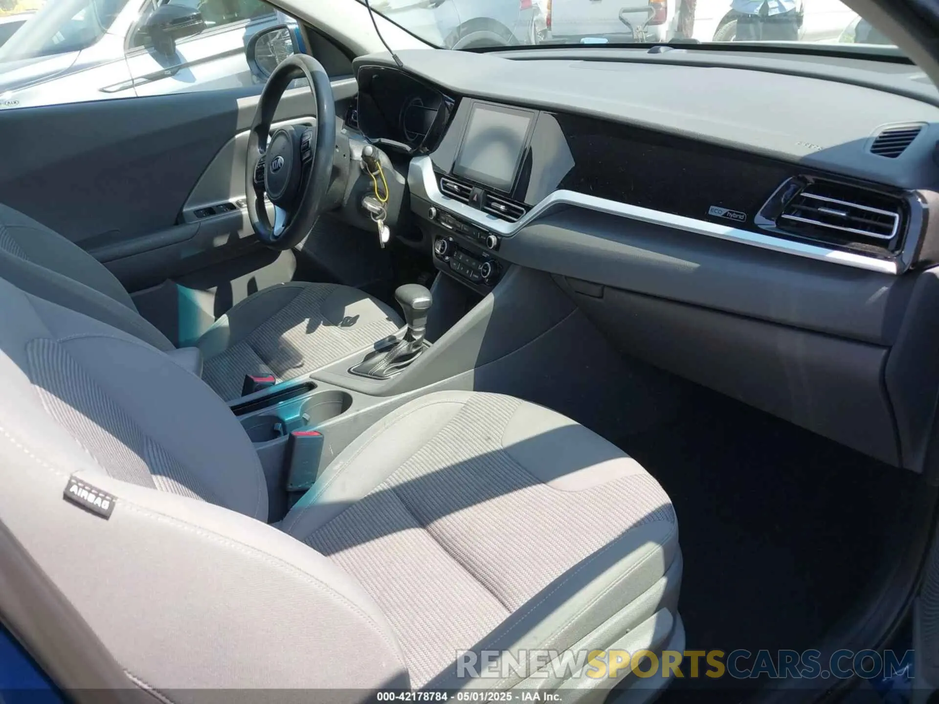 5 Photograph of a damaged car KNDCB3LC4L5398318 KIA NIRO 2020