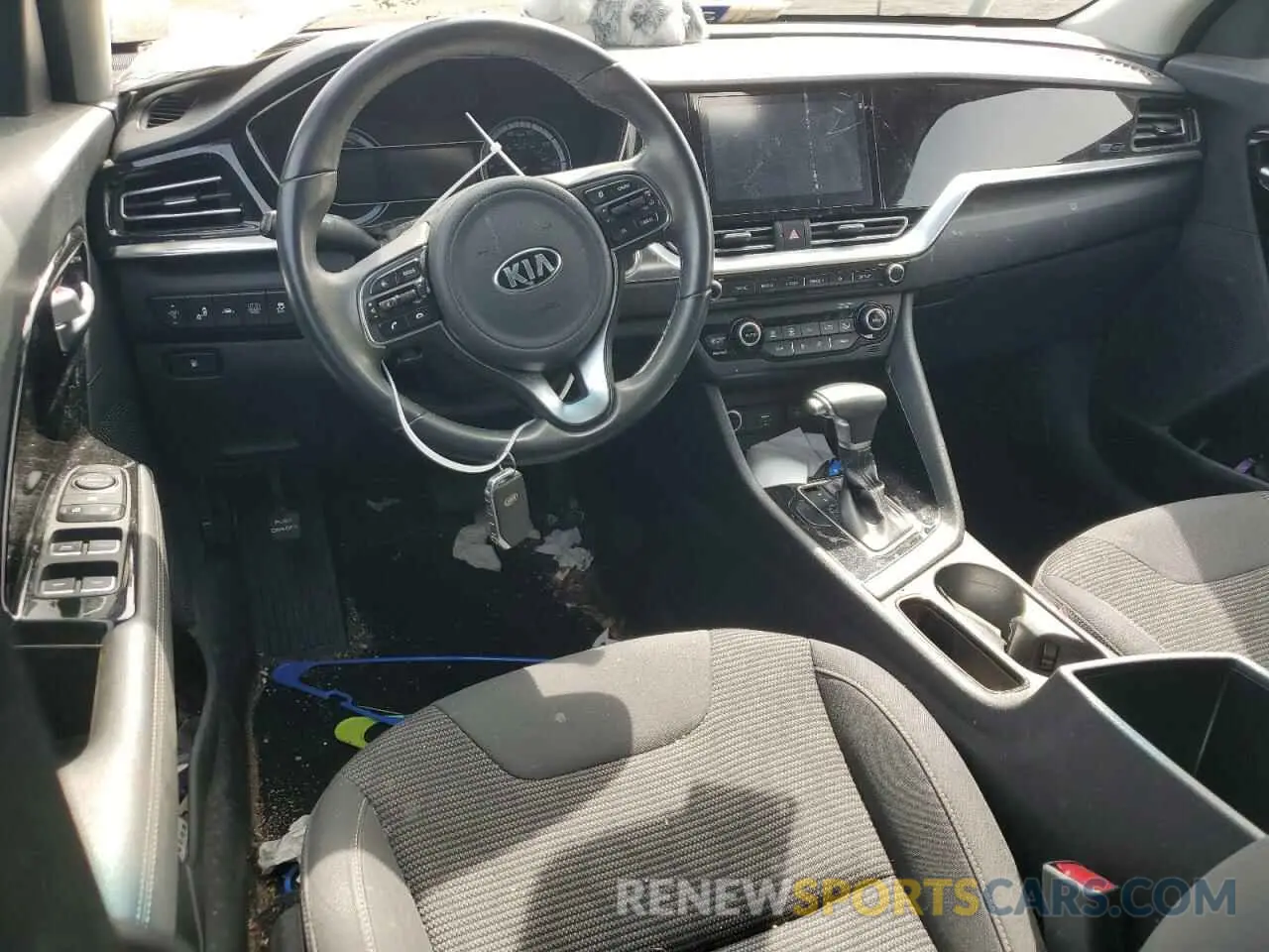 8 Photograph of a damaged car KNDCB3LC4L5421547 KIA NIRO 2020