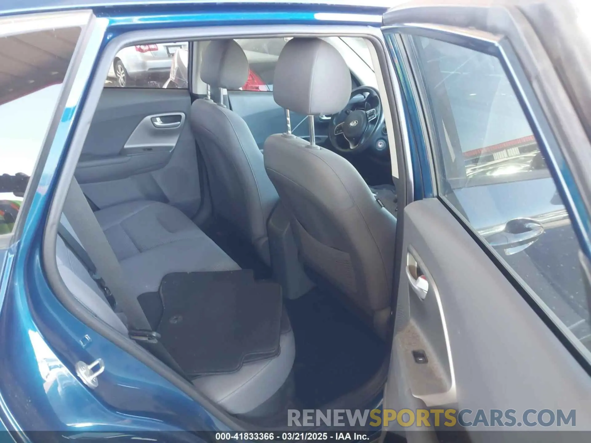 8 Photograph of a damaged car KNDCB3LC4L5439787 KIA NIRO 2020
