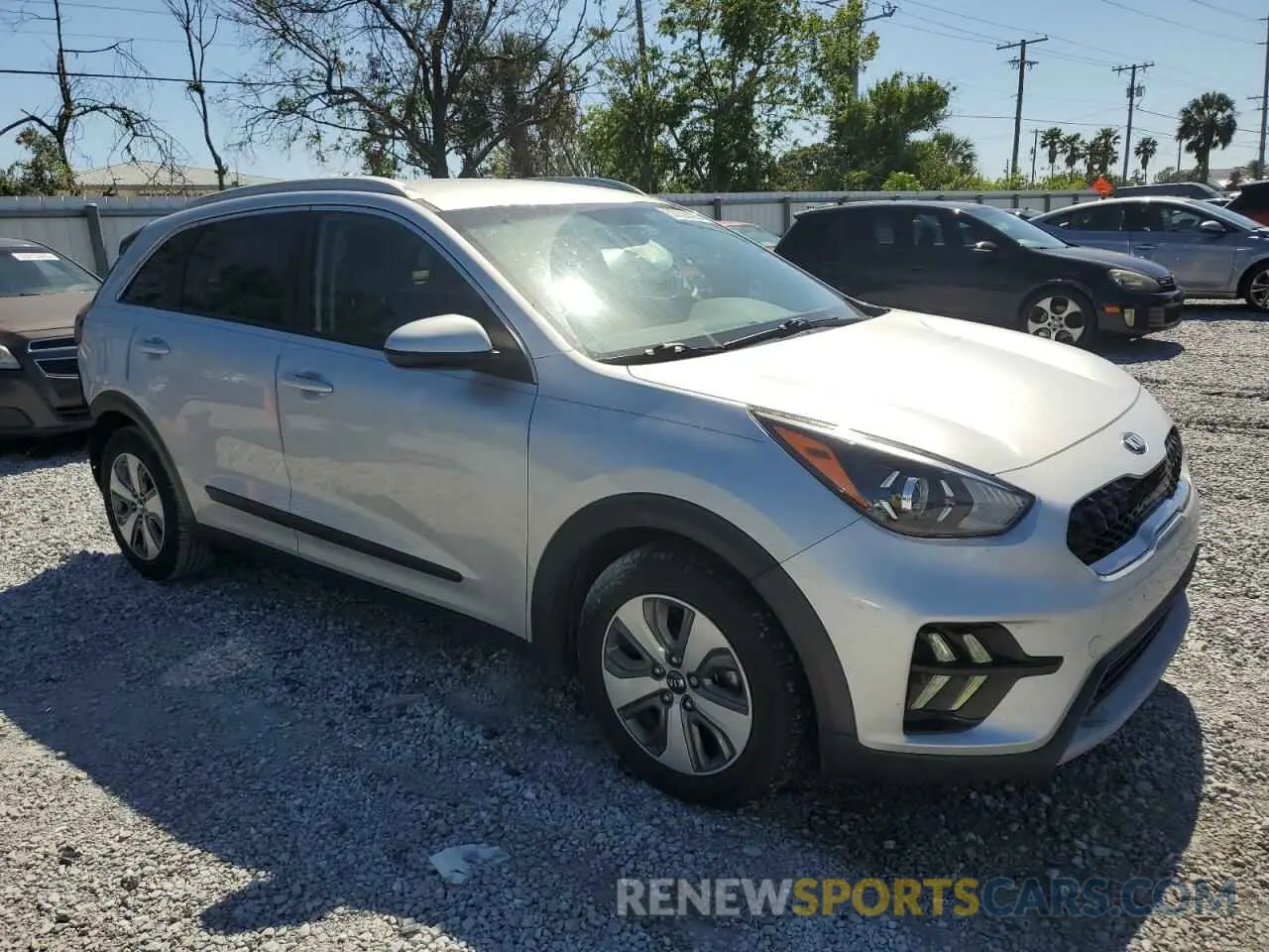 4 Photograph of a damaged car KNDCB3LC5L5361617 KIA NIRO 2020
