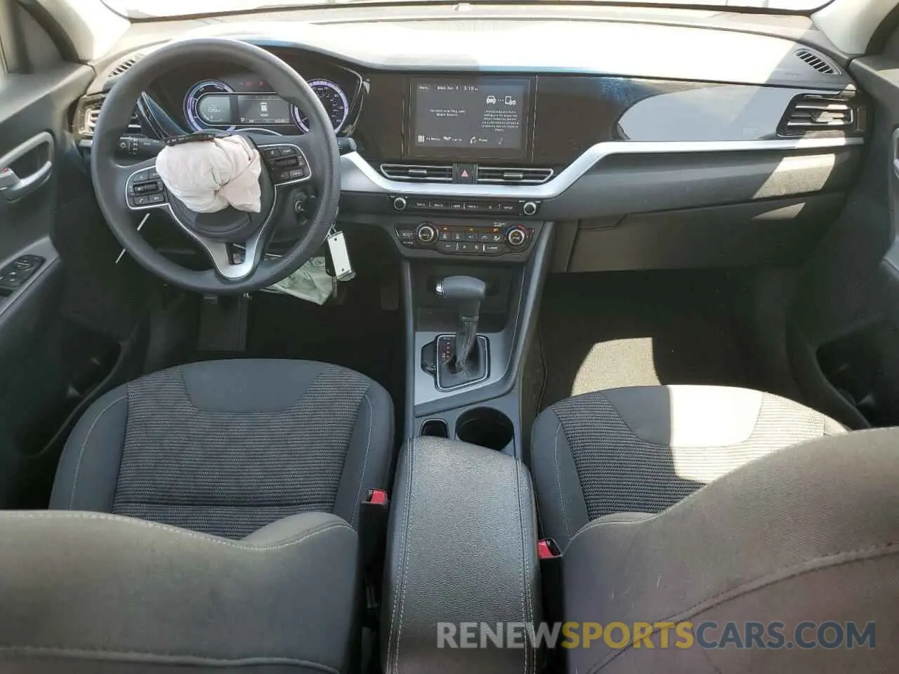 8 Photograph of a damaged car KNDCB3LC5L5362167 KIA NIRO 2020
