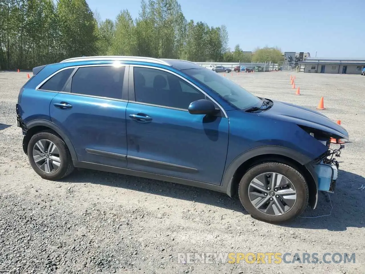 4 Photograph of a damaged car KNDCB3LC5L5451298 KIA NIRO 2020