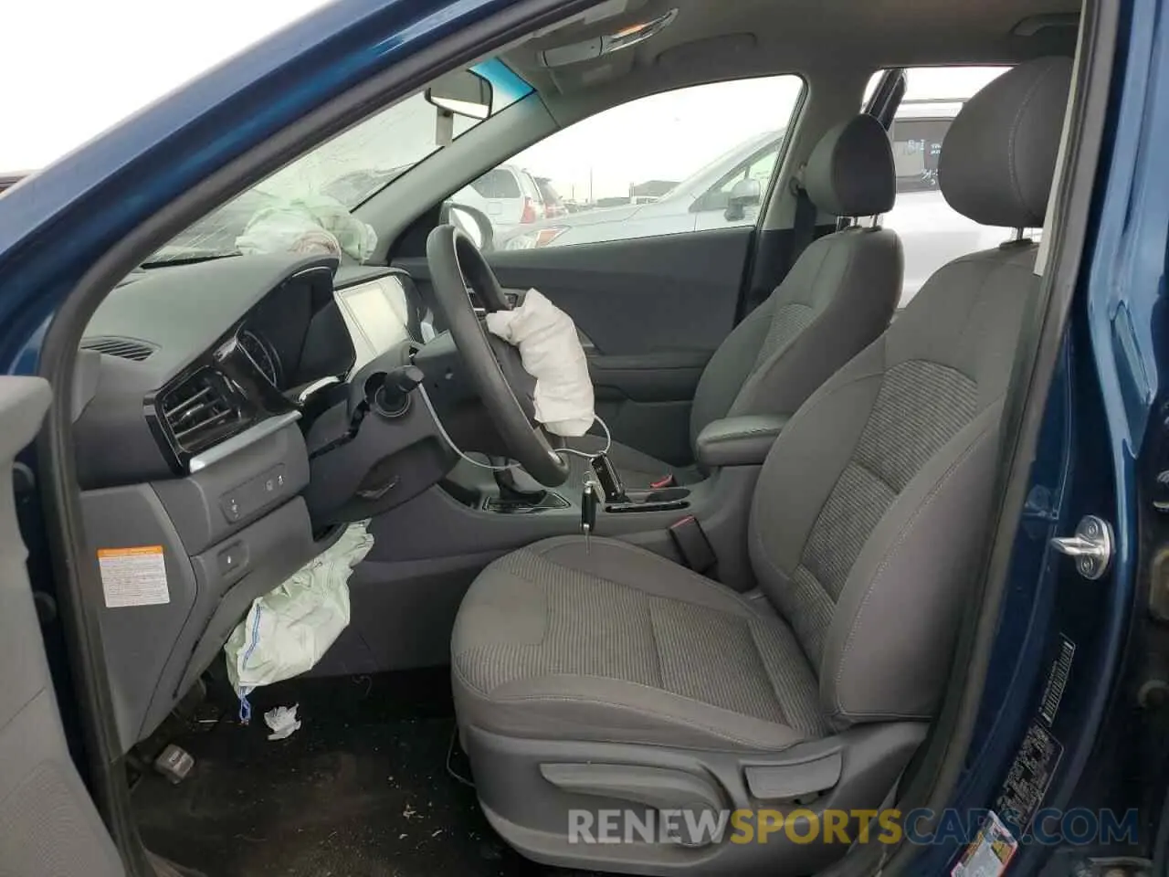 7 Photograph of a damaged car KNDCB3LC6L5433909 KIA NIRO 2020