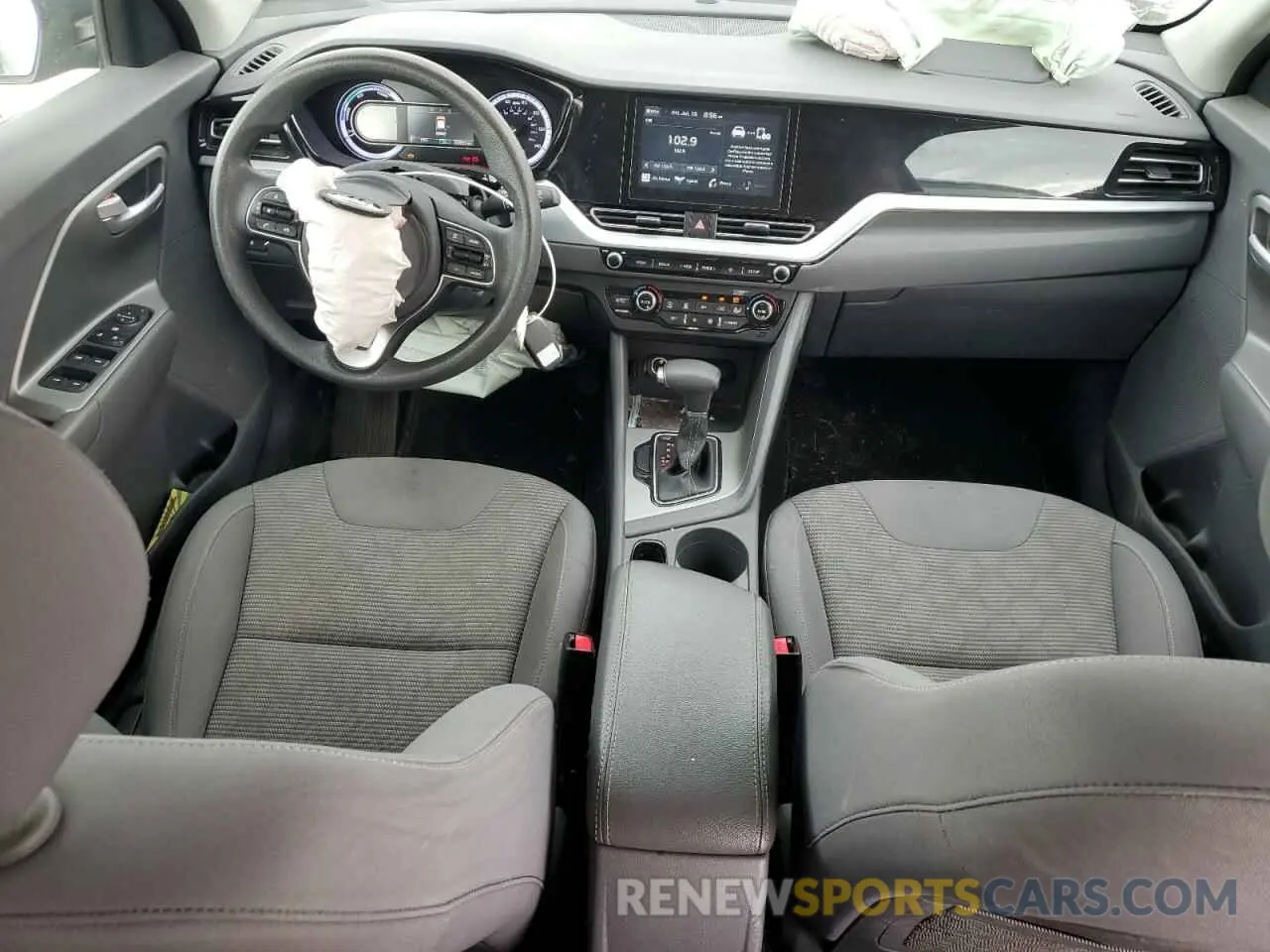 8 Photograph of a damaged car KNDCB3LC6L5433909 KIA NIRO 2020