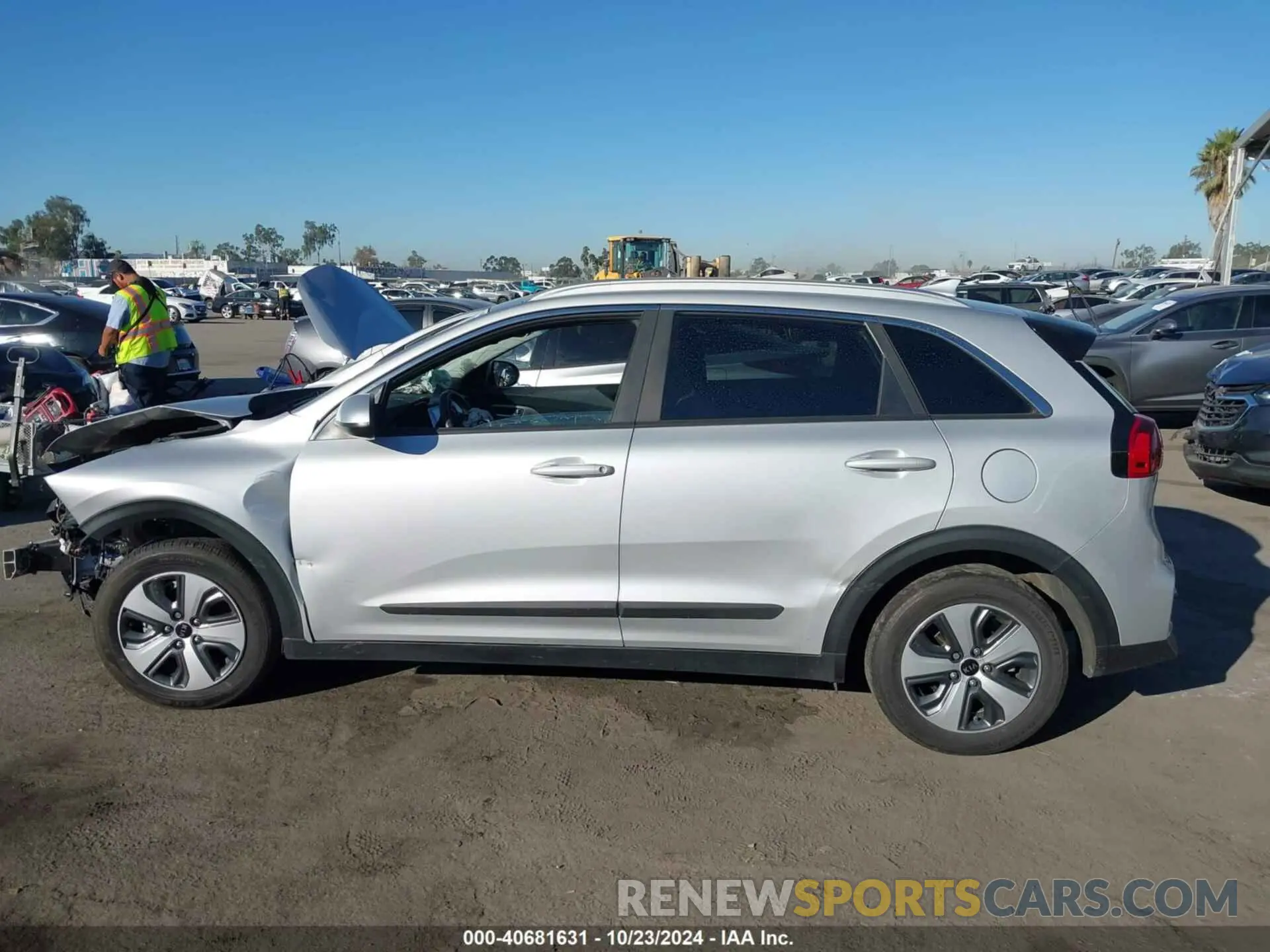 14 Photograph of a damaged car KNDCB3LC6L5438852 KIA NIRO 2020