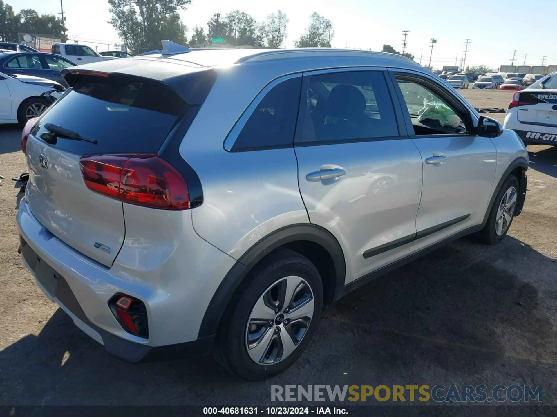 4 Photograph of a damaged car KNDCB3LC6L5438852 KIA NIRO 2020