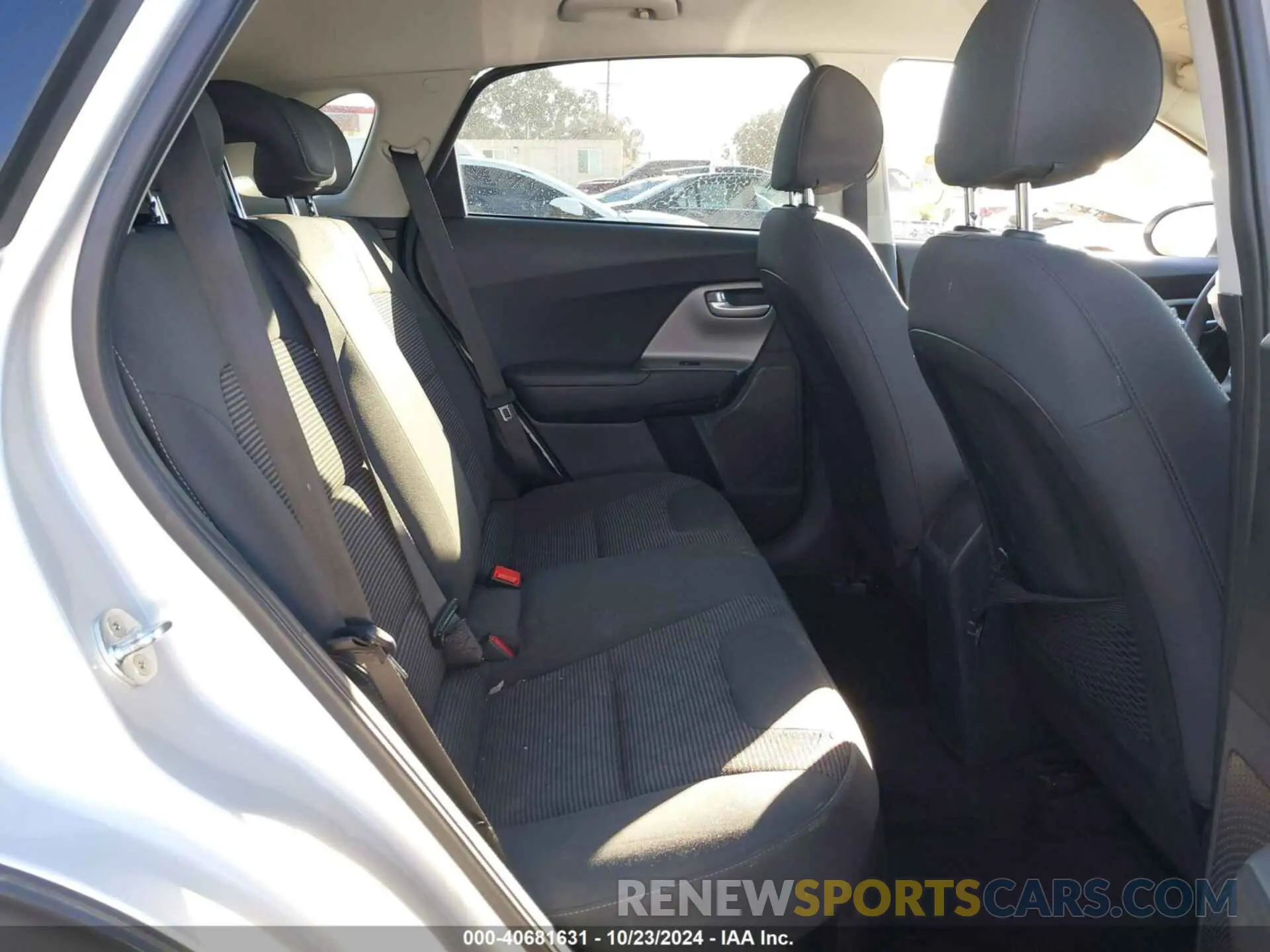 8 Photograph of a damaged car KNDCB3LC6L5438852 KIA NIRO 2020