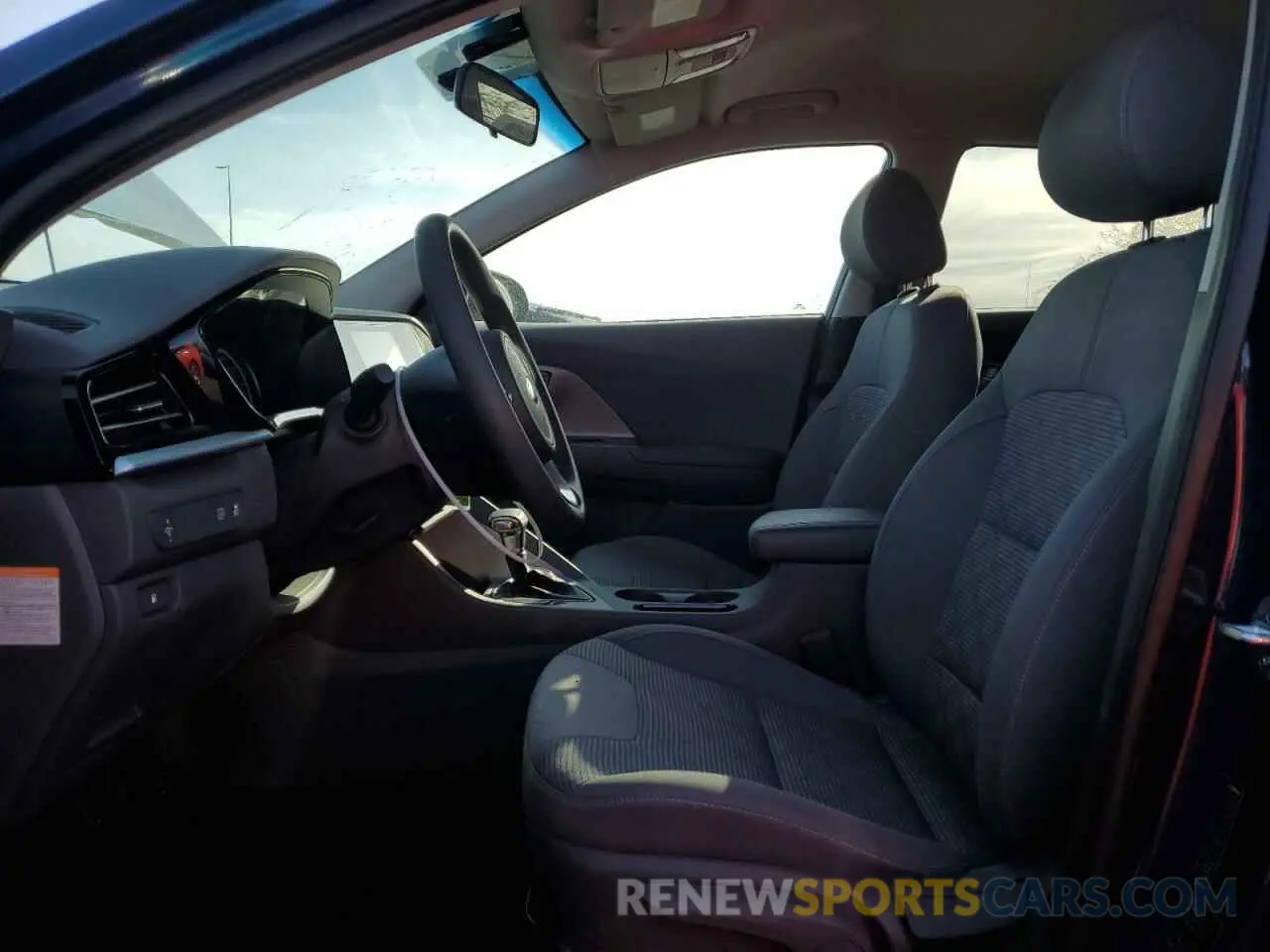 7 Photograph of a damaged car KNDCB3LC7L5394568 KIA NIRO 2020