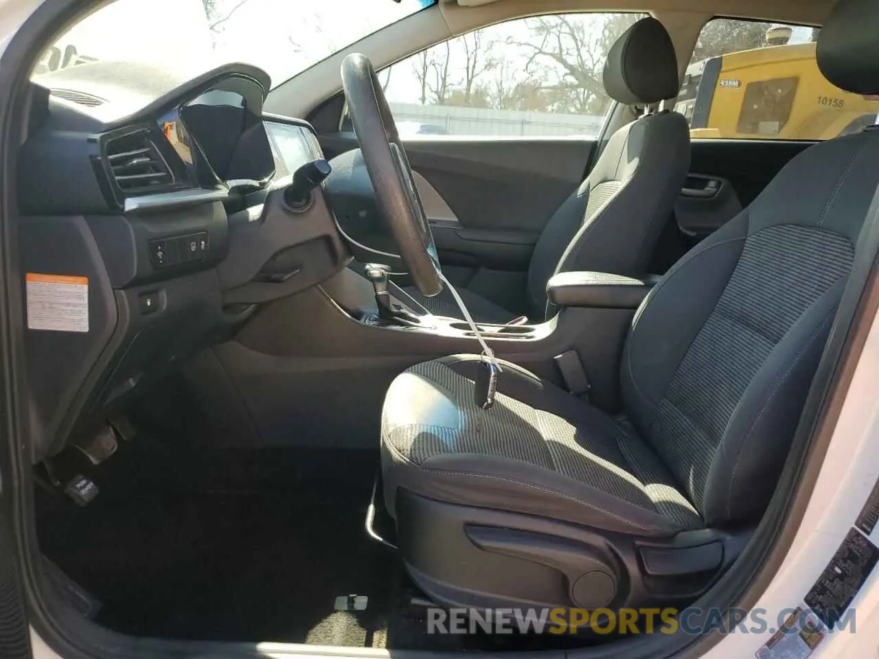 7 Photograph of a damaged car KNDCB3LC8L5362177 KIA NIRO 2020