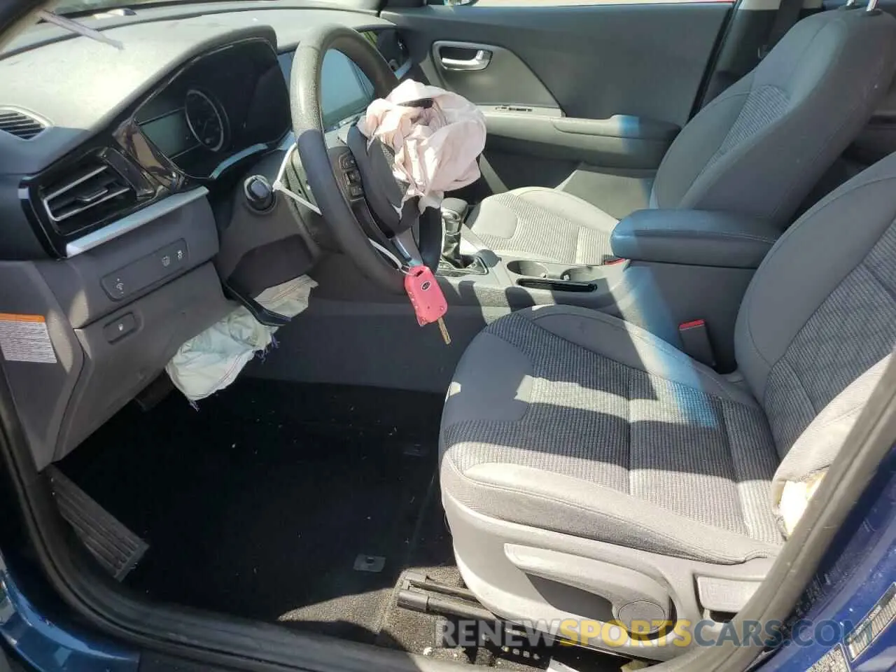 7 Photograph of a damaged car KNDCB3LC8L5365936 KIA NIRO 2020