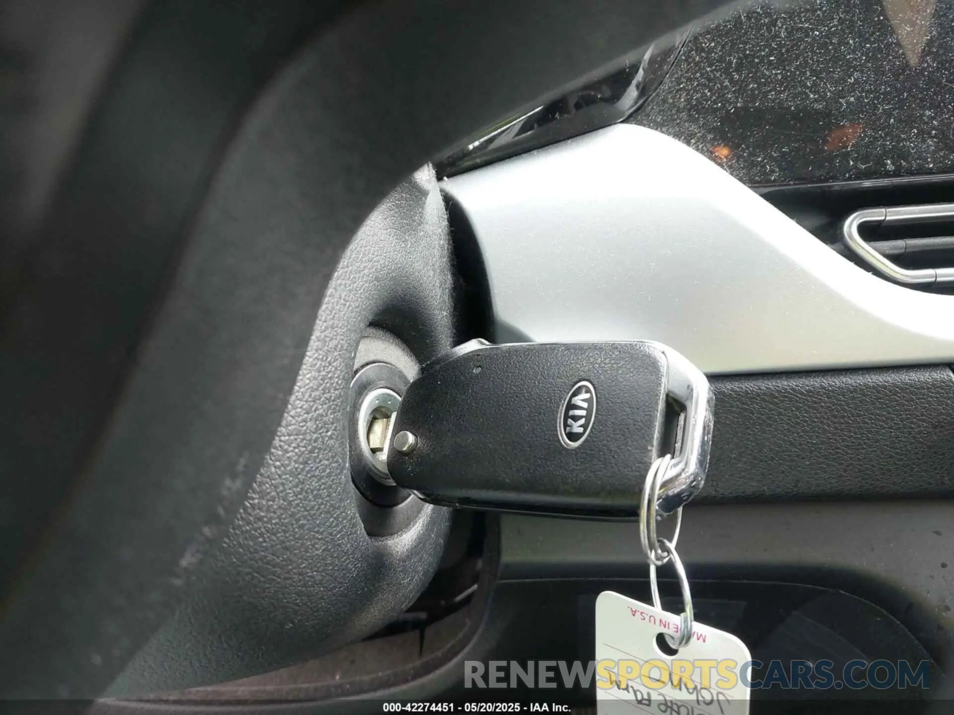11 Photograph of a damaged car KNDCB3LC8L5420417 KIA NIRO 2020