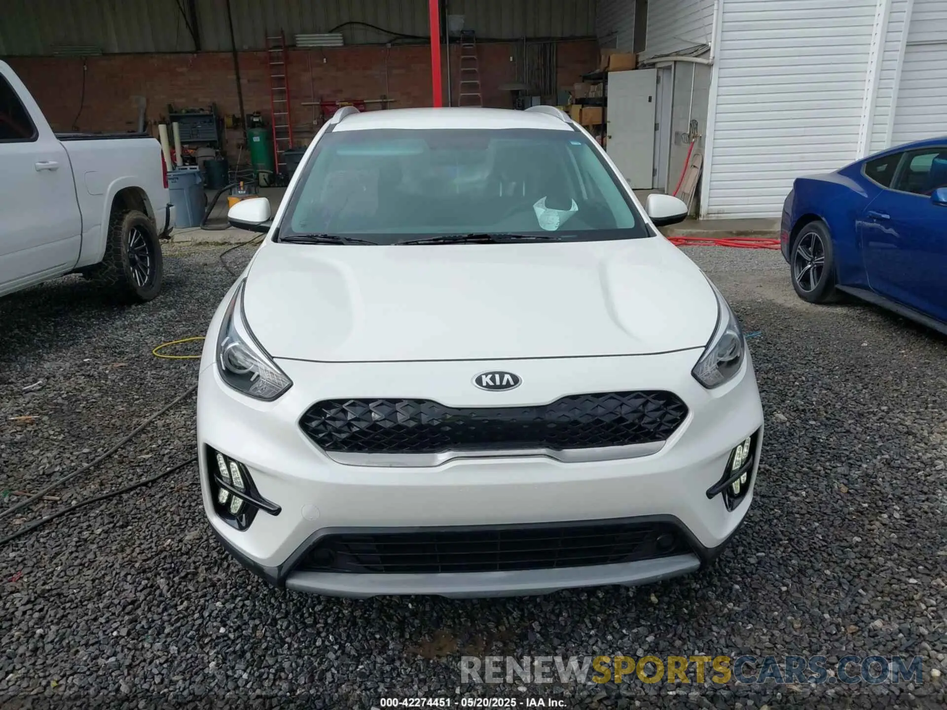 13 Photograph of a damaged car KNDCB3LC8L5420417 KIA NIRO 2020