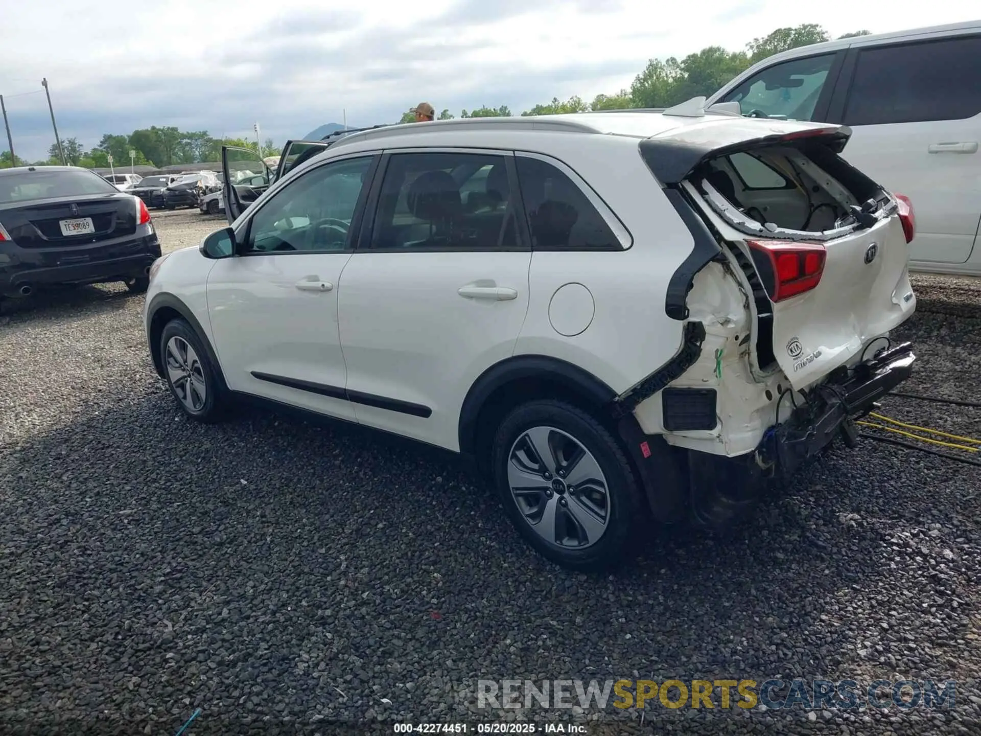 3 Photograph of a damaged car KNDCB3LC8L5420417 KIA NIRO 2020