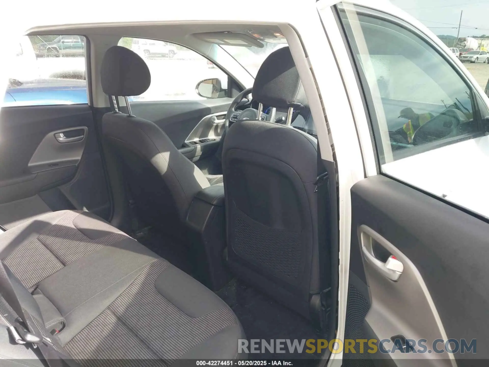 8 Photograph of a damaged car KNDCB3LC8L5420417 KIA NIRO 2020