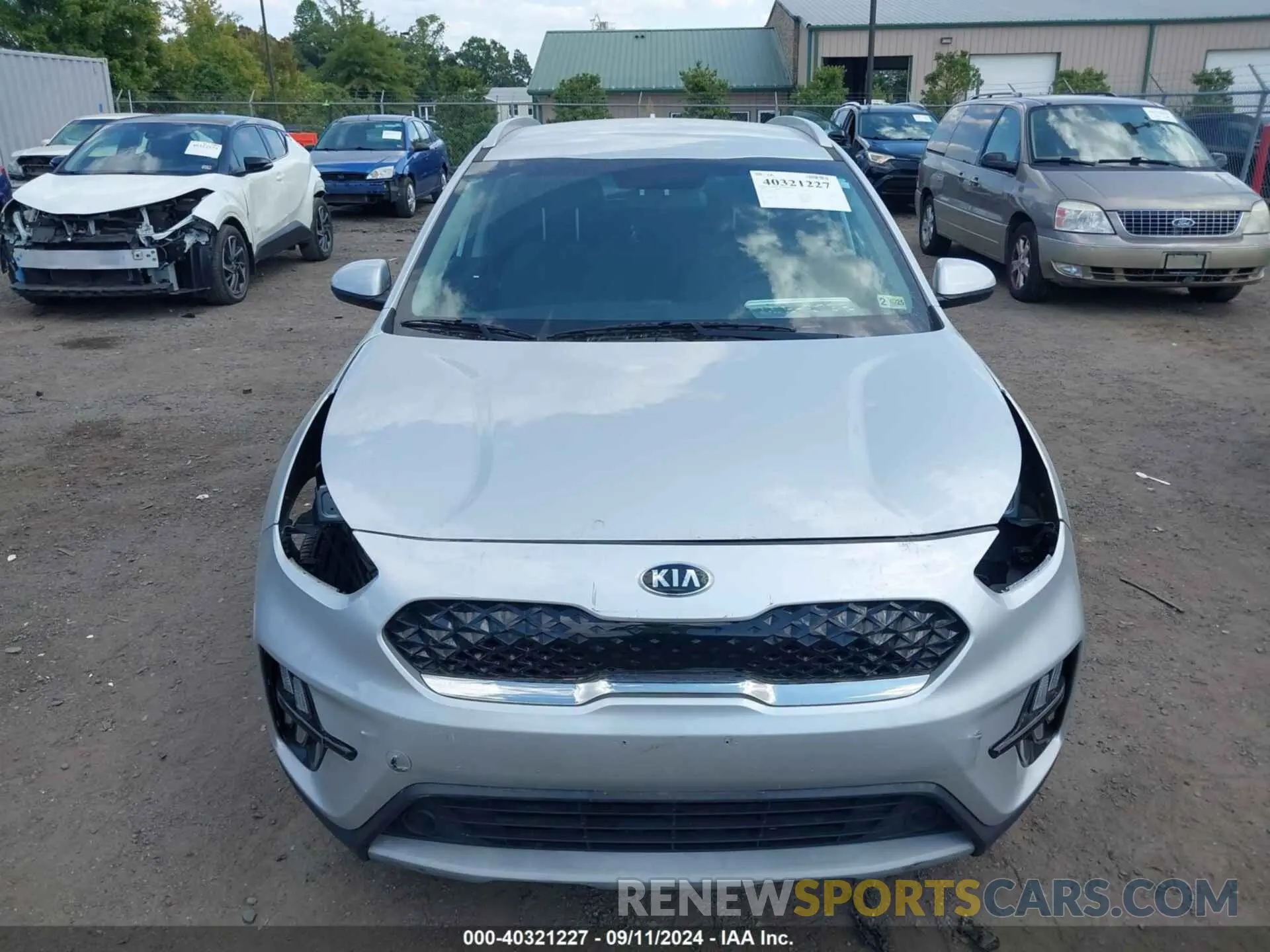 13 Photograph of a damaged car KNDCB3LC8L5439789 KIA NIRO 2020
