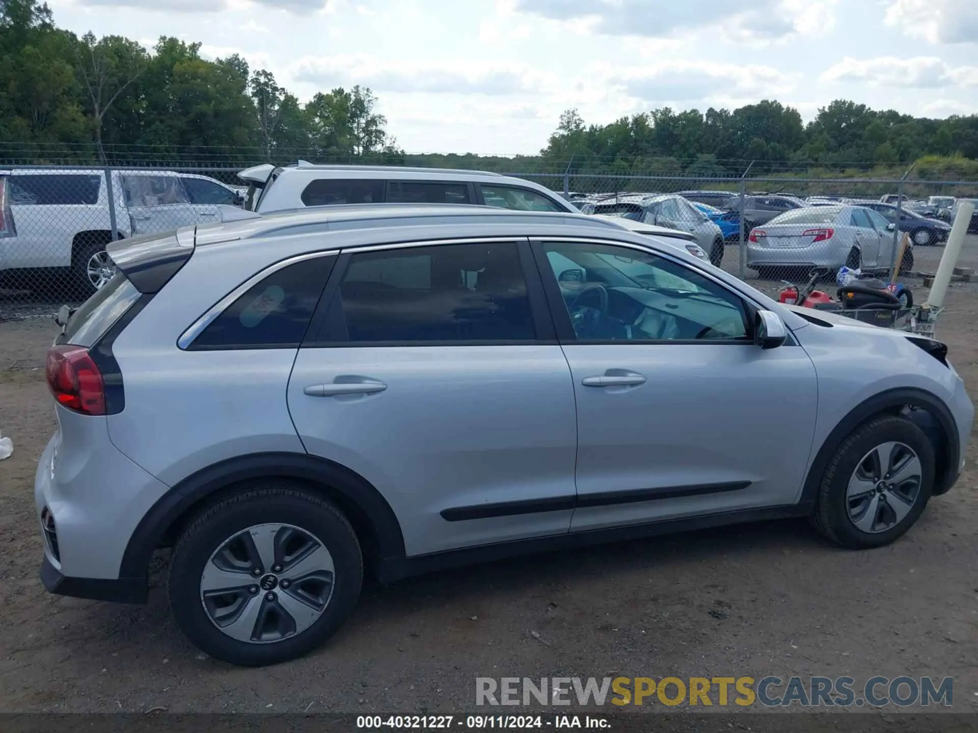 14 Photograph of a damaged car KNDCB3LC8L5439789 KIA NIRO 2020