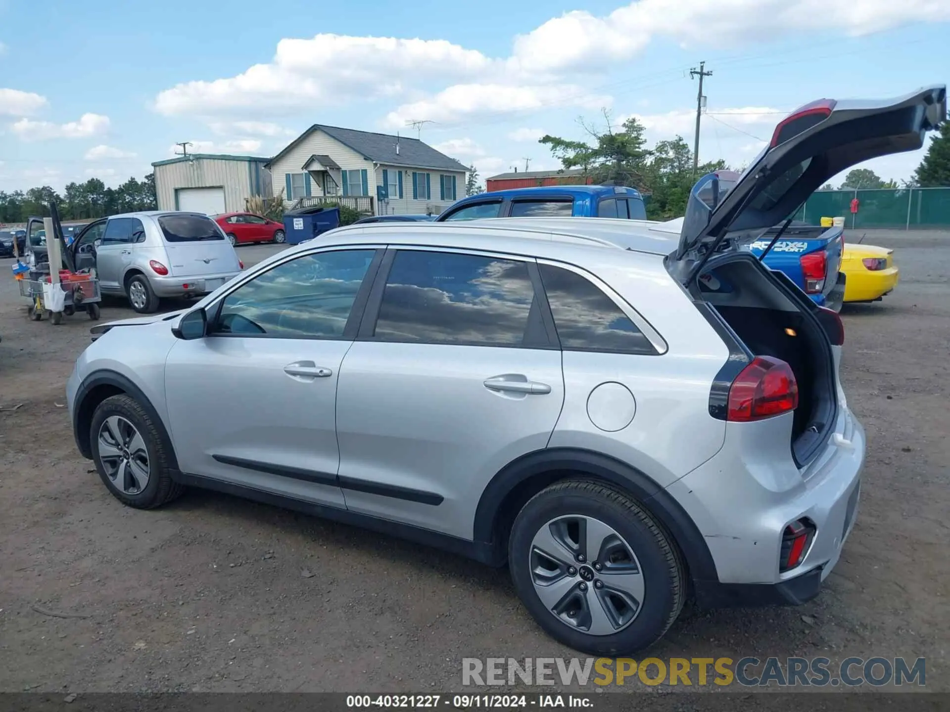 3 Photograph of a damaged car KNDCB3LC8L5439789 KIA NIRO 2020