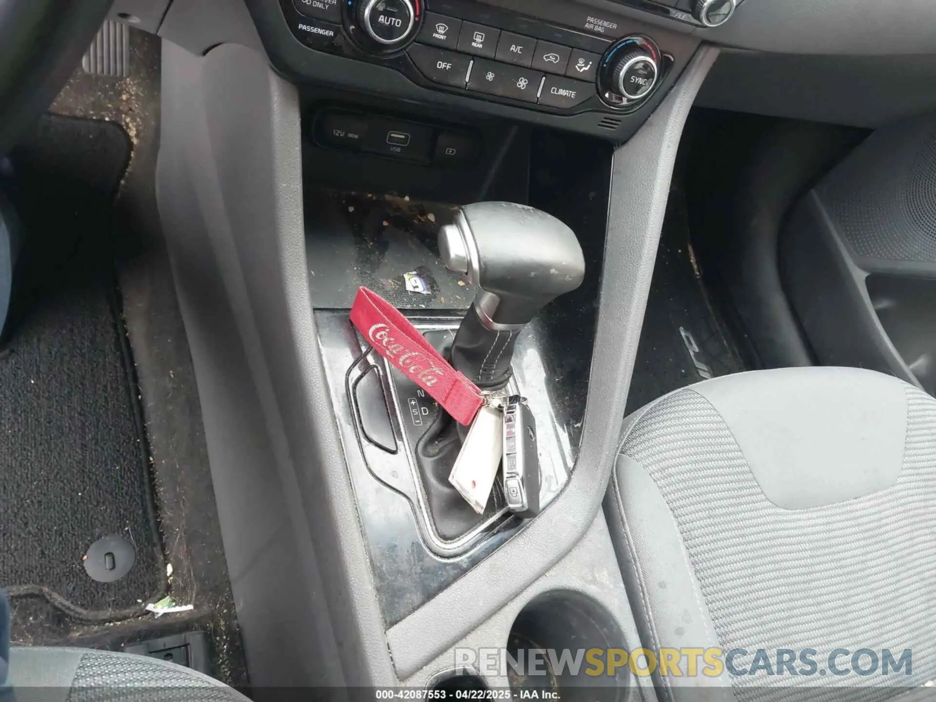11 Photograph of a damaged car KNDCB3LC8L5443129 KIA NIRO 2020