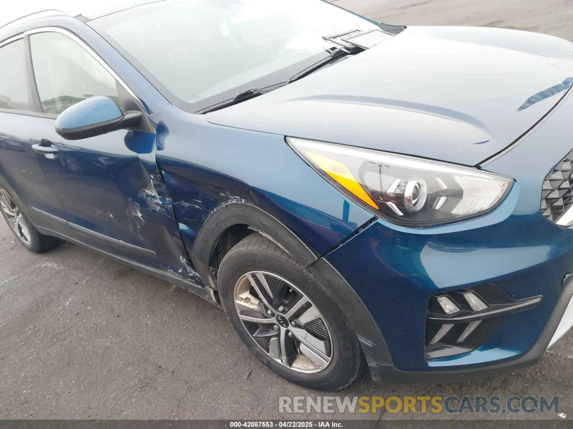 6 Photograph of a damaged car KNDCB3LC8L5443129 KIA NIRO 2020