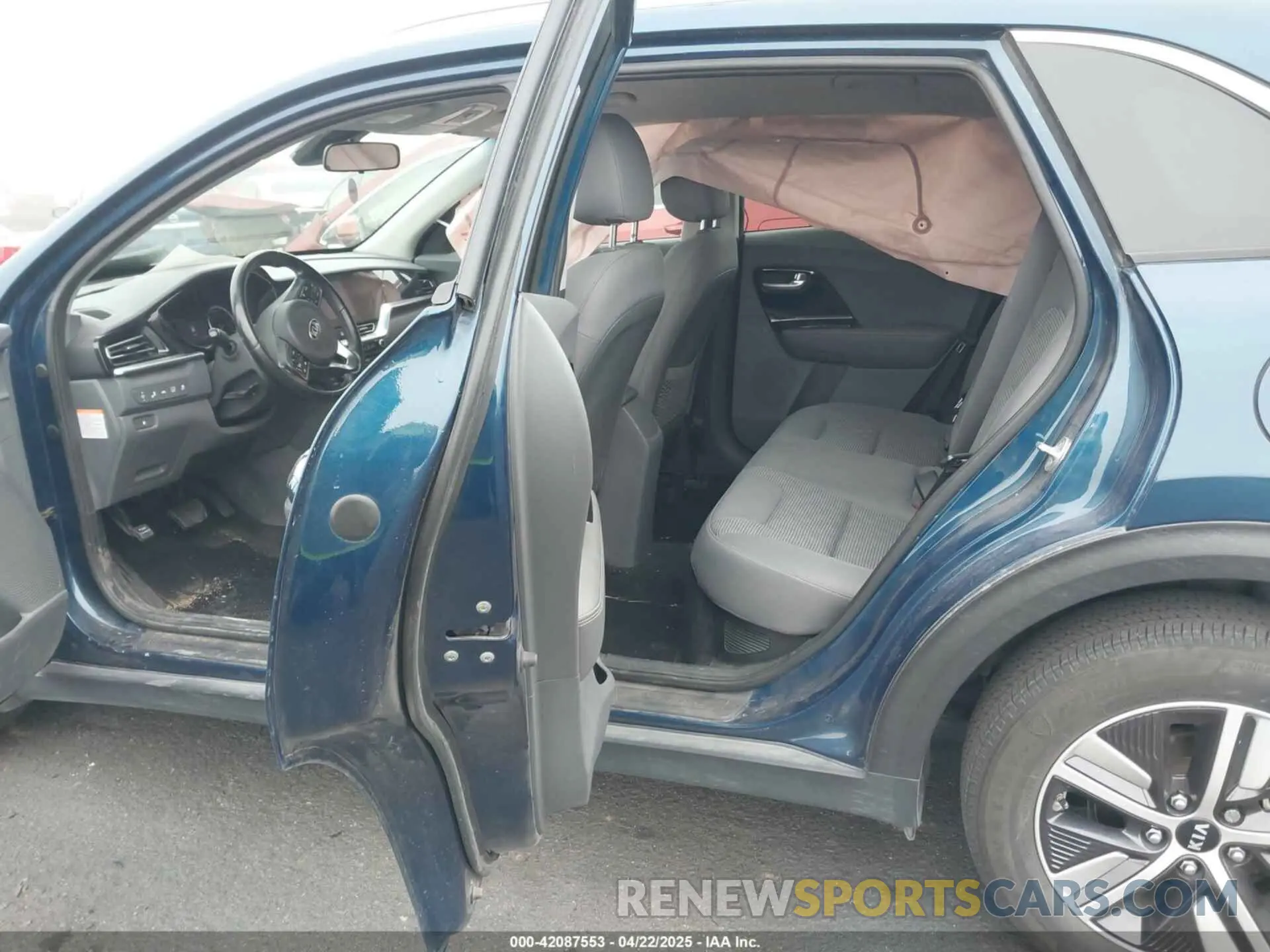 8 Photograph of a damaged car KNDCB3LC8L5443129 KIA NIRO 2020