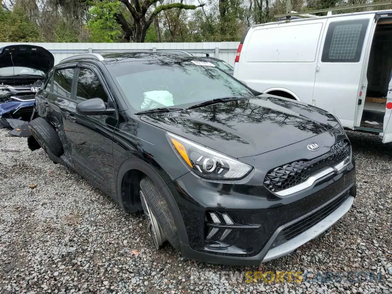 4 Photograph of a damaged car KNDCB3LCXL5392393 KIA NIRO 2020