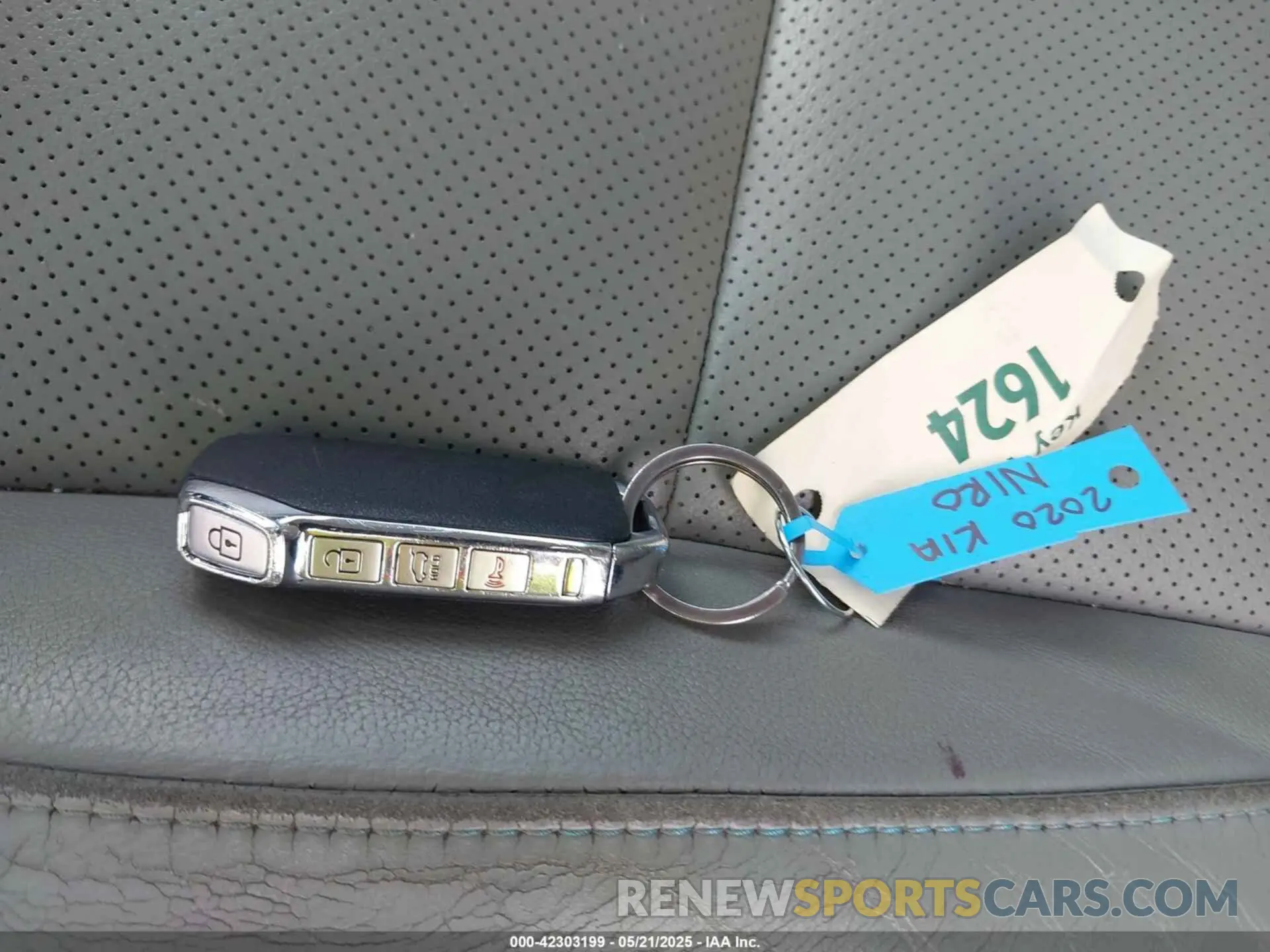 11 Photograph of a damaged car KNDCC3LC1L5394630 KIA NIRO 2020